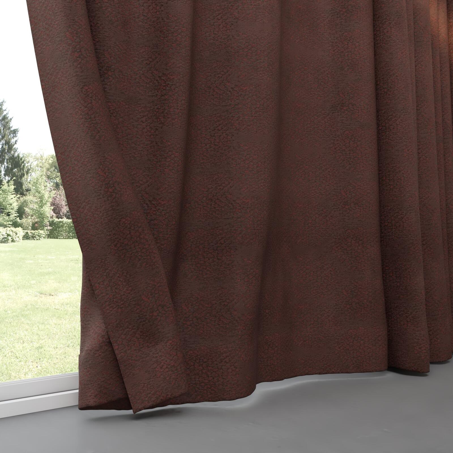Bottom view of Gilda Ruby, pinch pleat