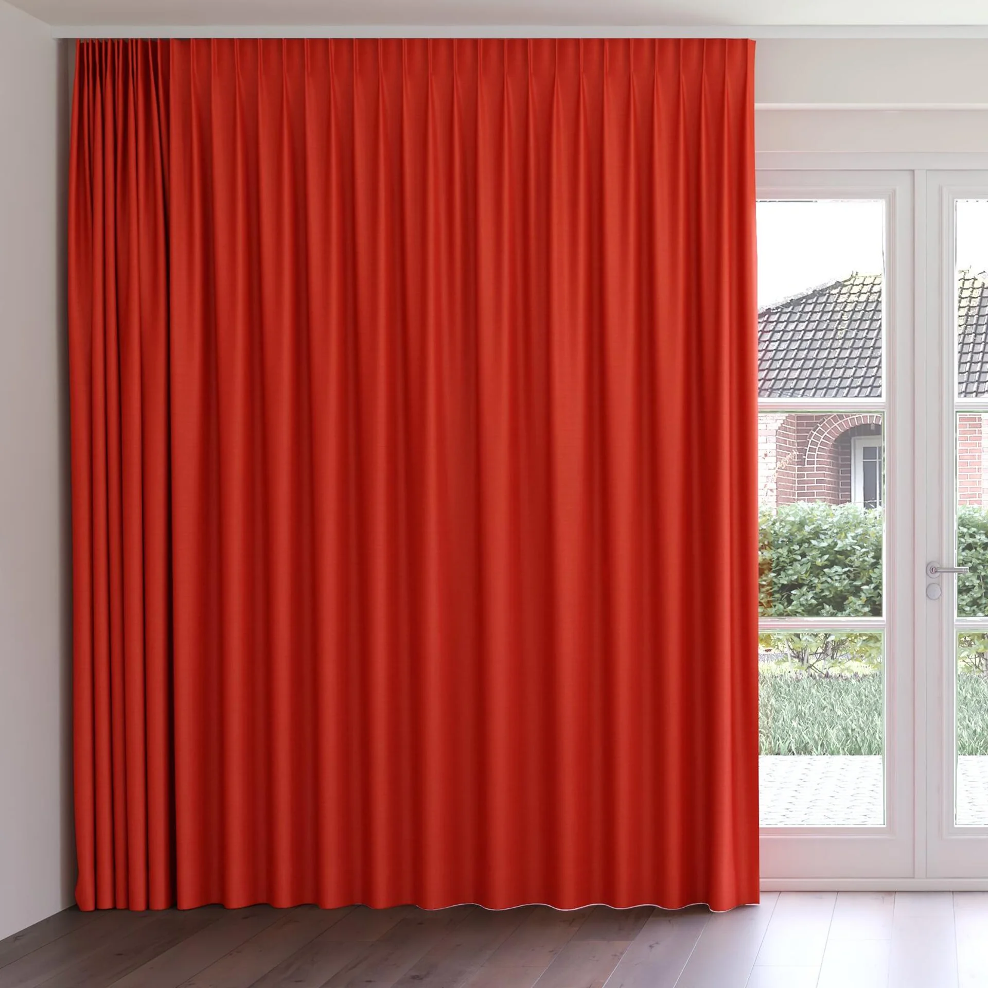 Front view of Linex Fiery, on curtain rail