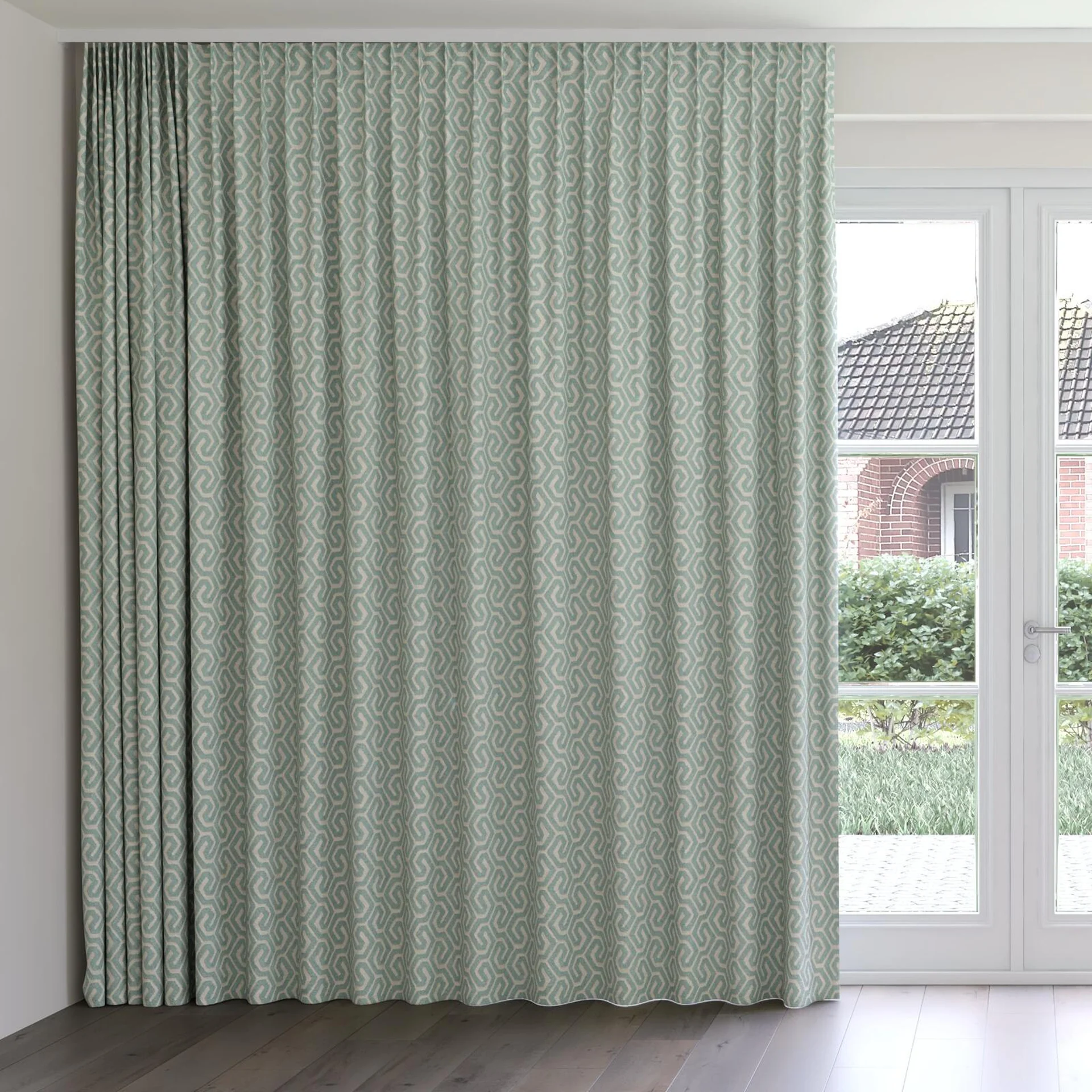Front view of Comdeca Balsam, on curtain rail