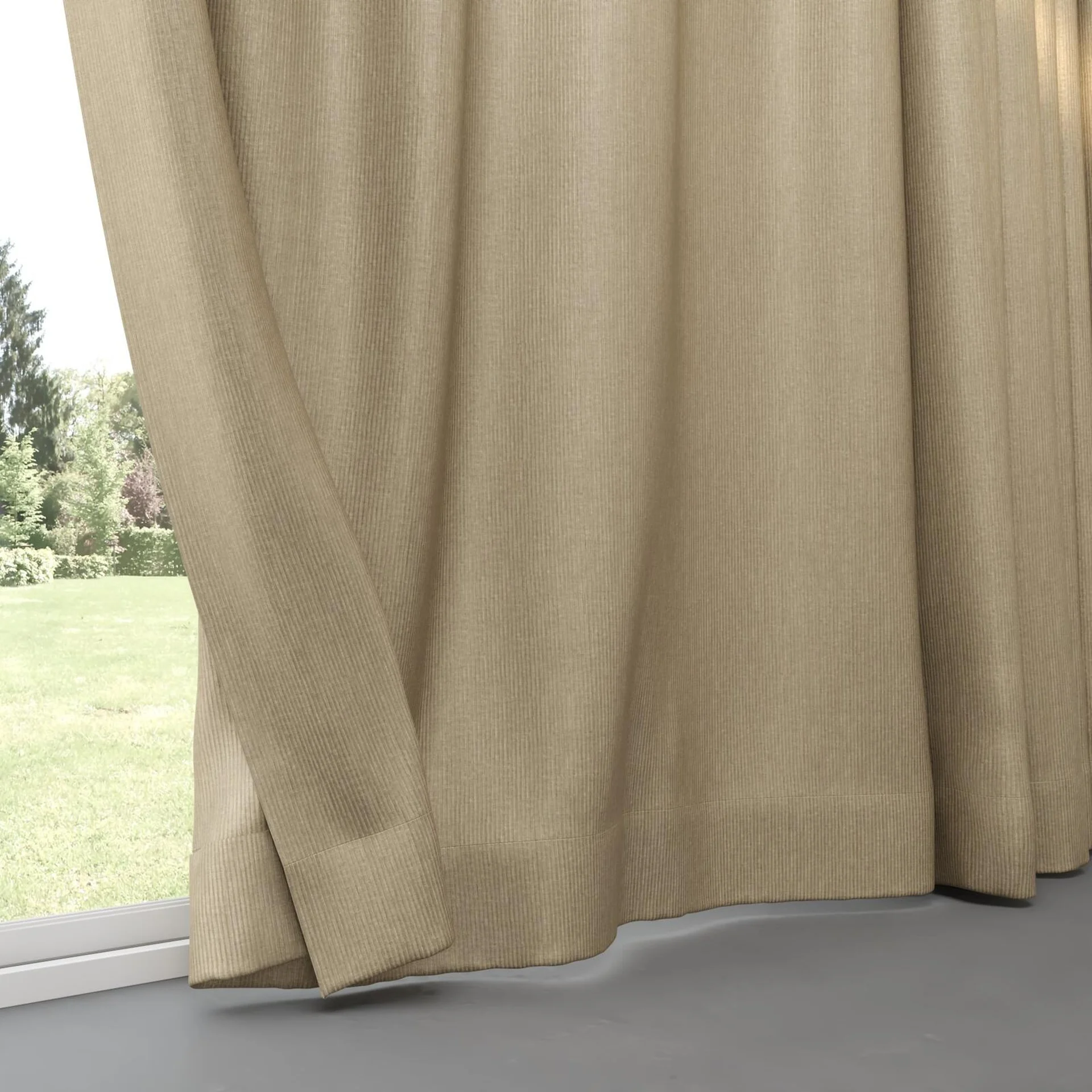 Bottom view of Hombre Rattan, pinch pleat