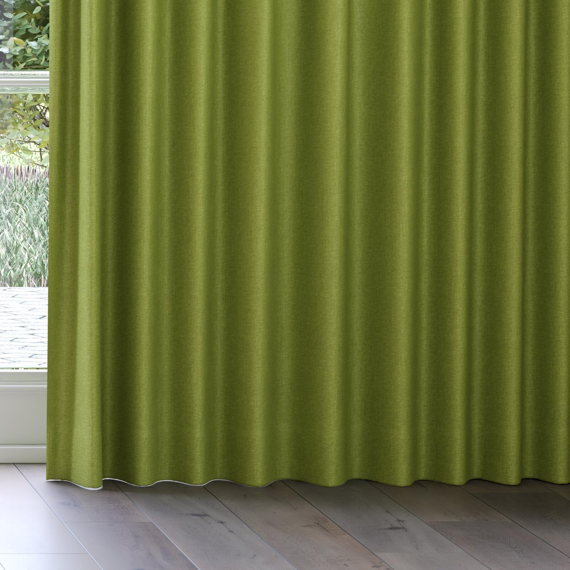Bottom view of Rover Pesto, on curtain rail