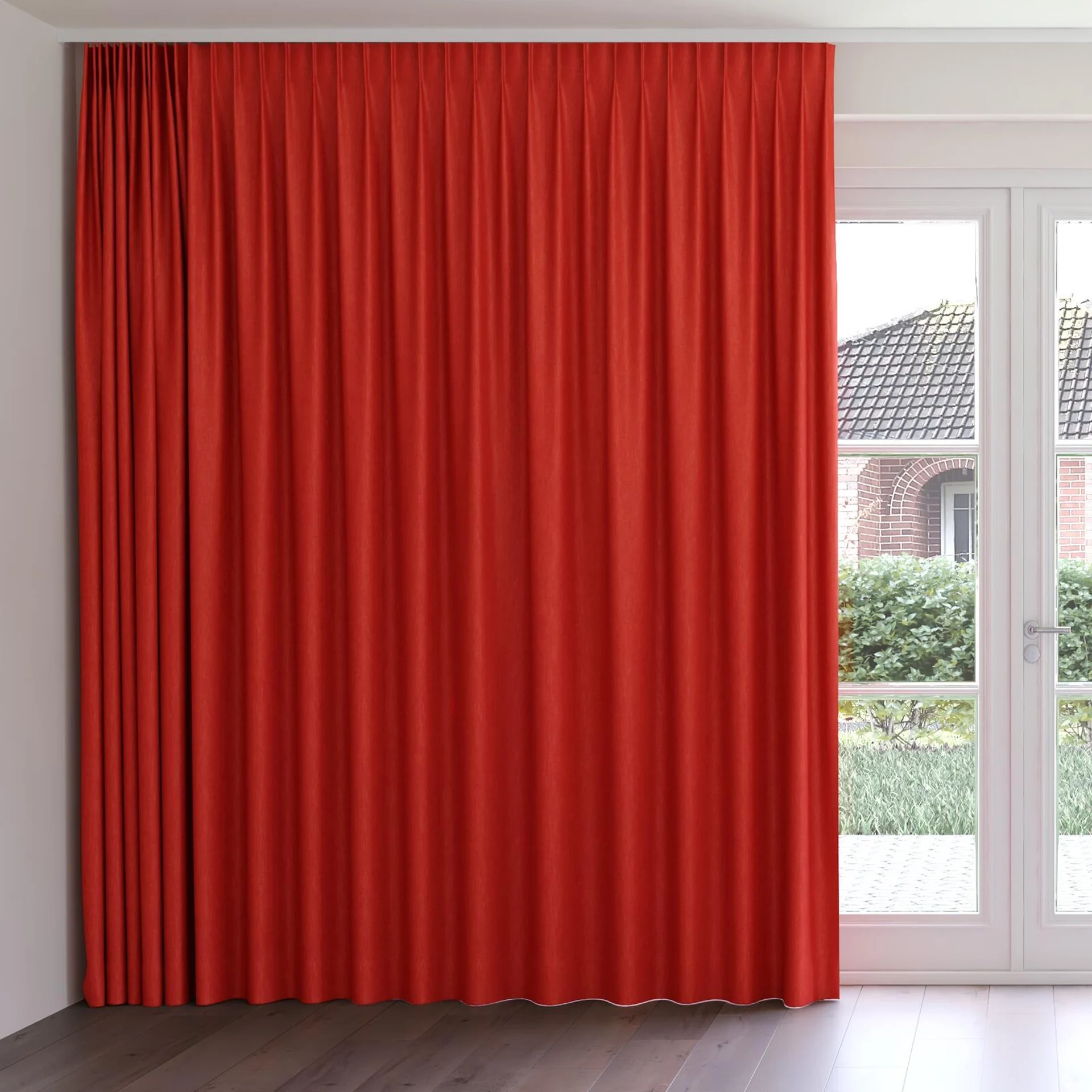 Front view of Bronco Paprika, on curtain rail