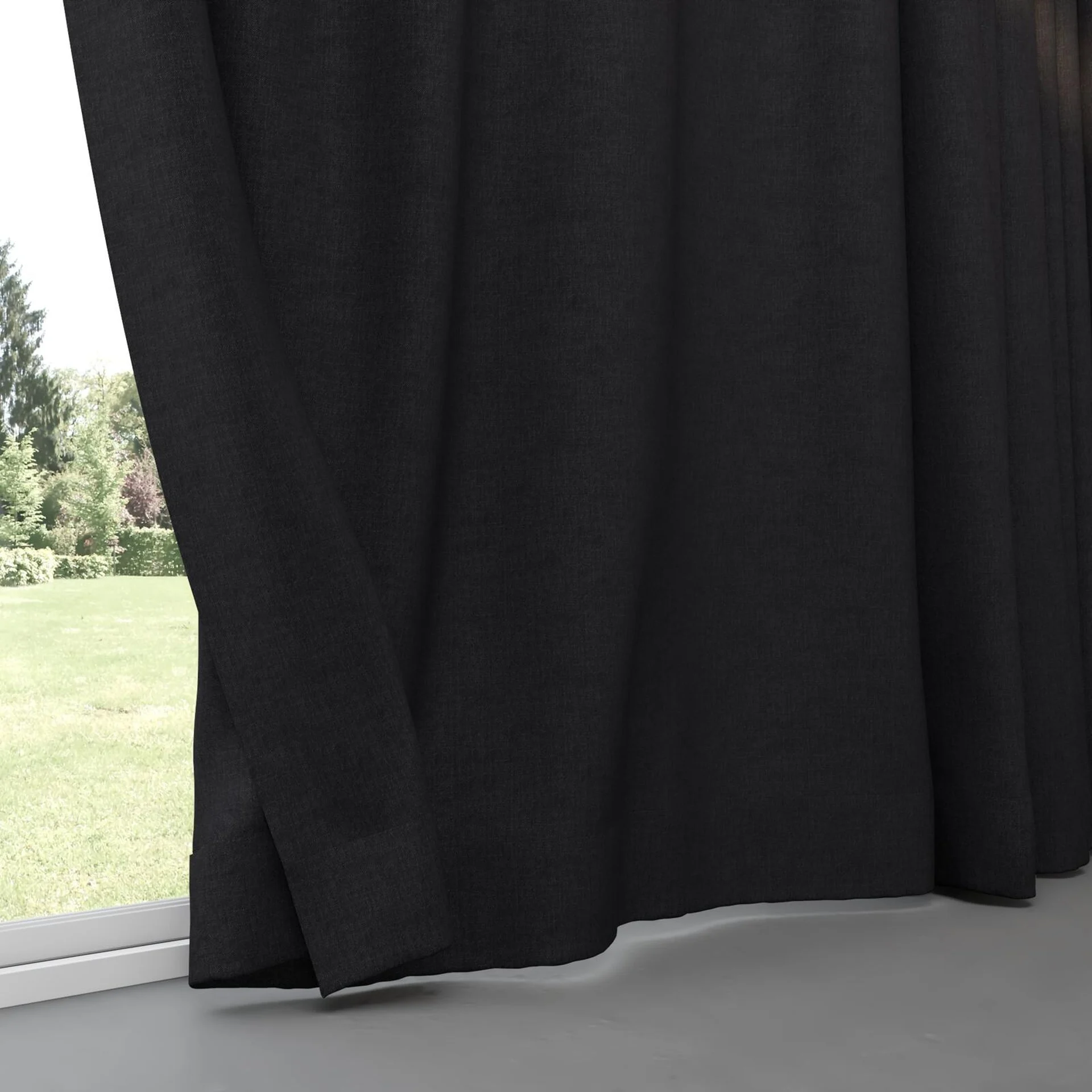 Bottom view of Rover Onyx, pinch pleat