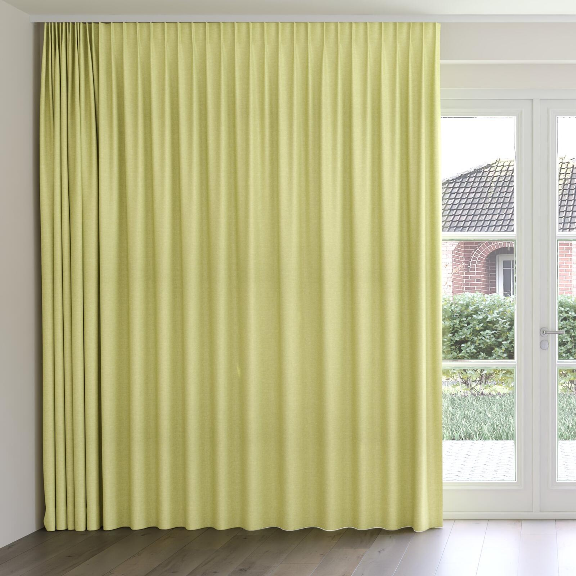 Front view of Goa Oasis, on curtain rail