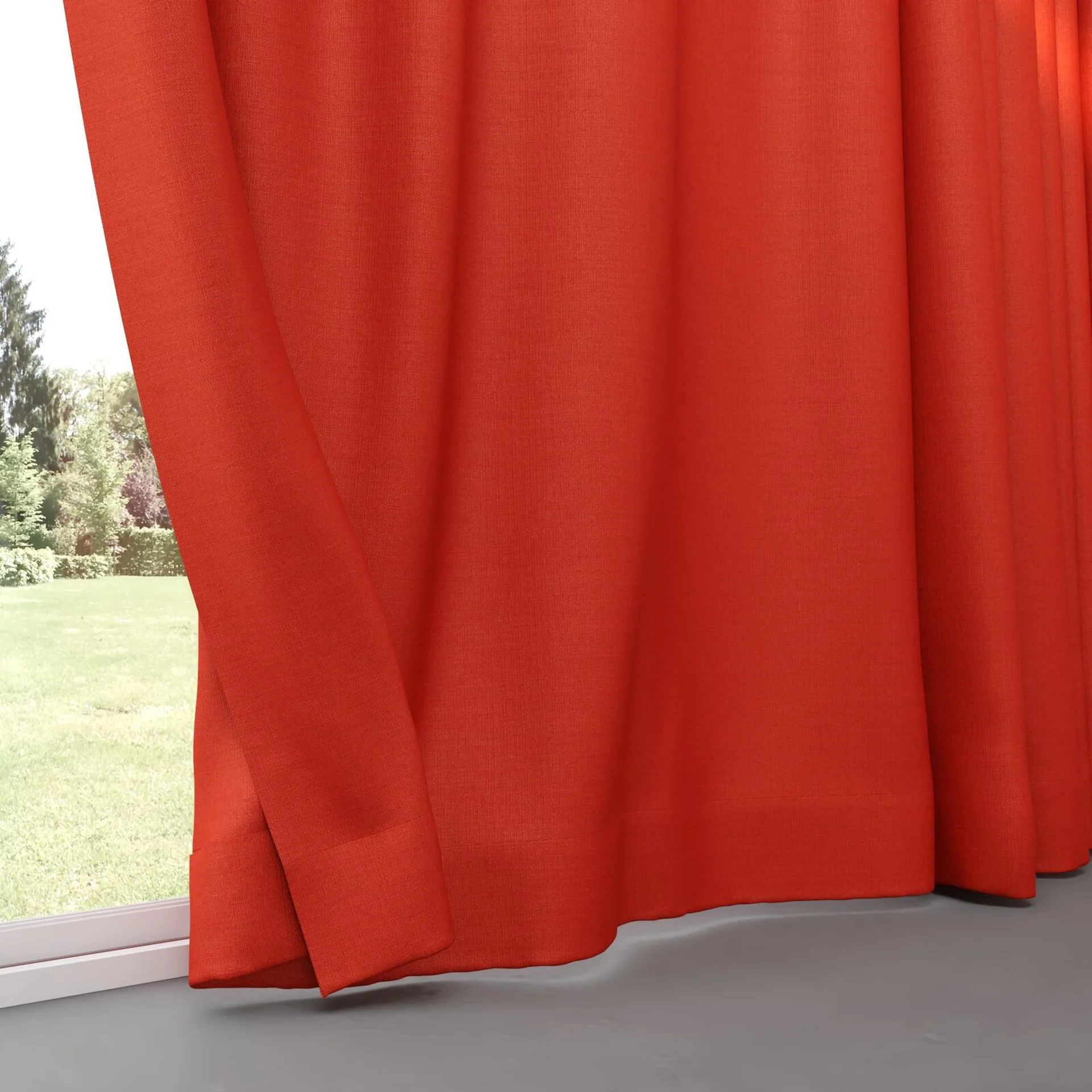 Bottom view of Linex Fiery, pinch pleat