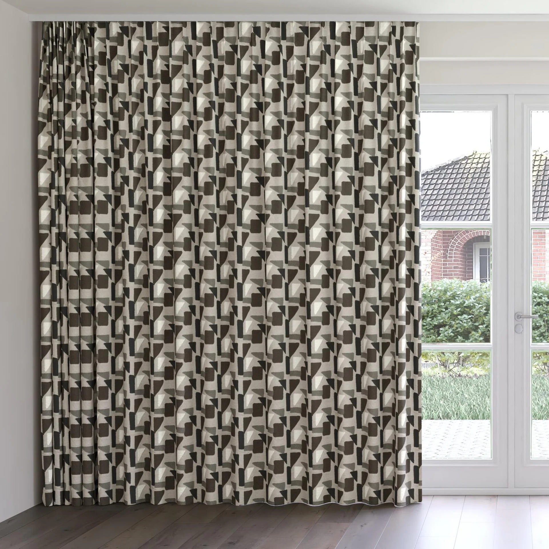 Front view of Roundup Platinum, on curtain rail