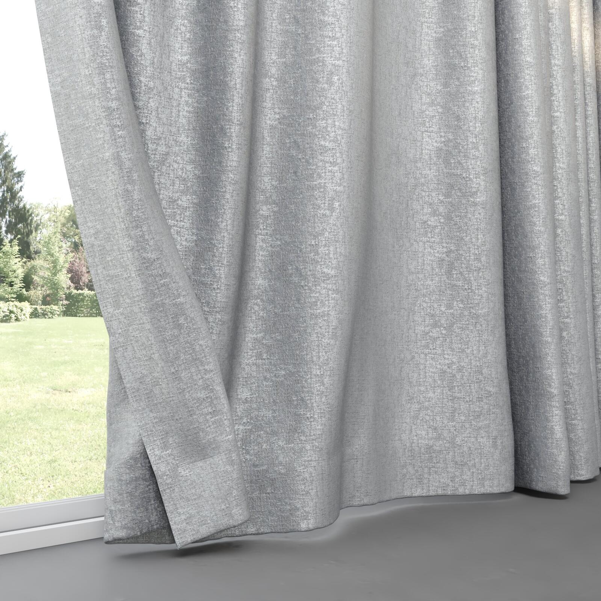 Bottom view of Hug Spa, pinch pleat
