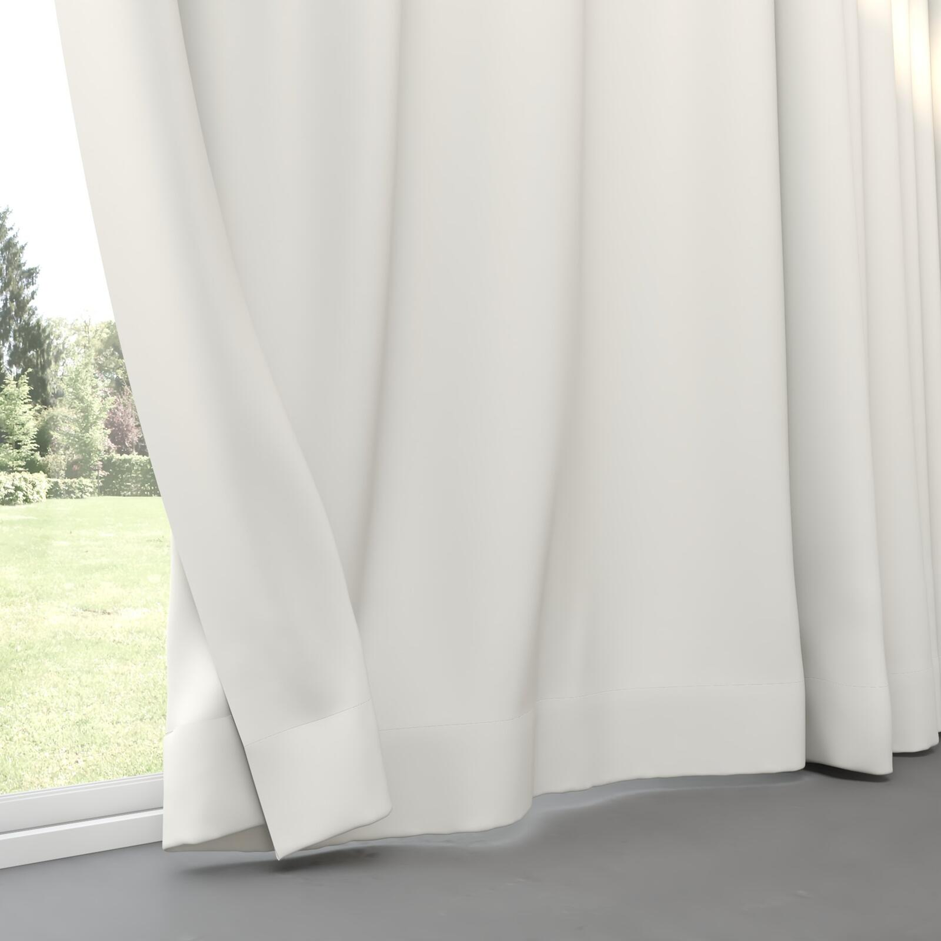 Bottom view of Blockbuster Pearl, pinch pleat