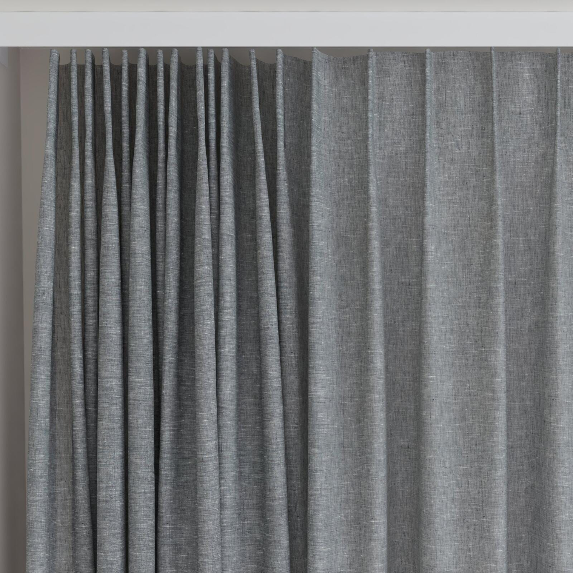 Top view of Gesso Lino Basalt, on curtain rail
