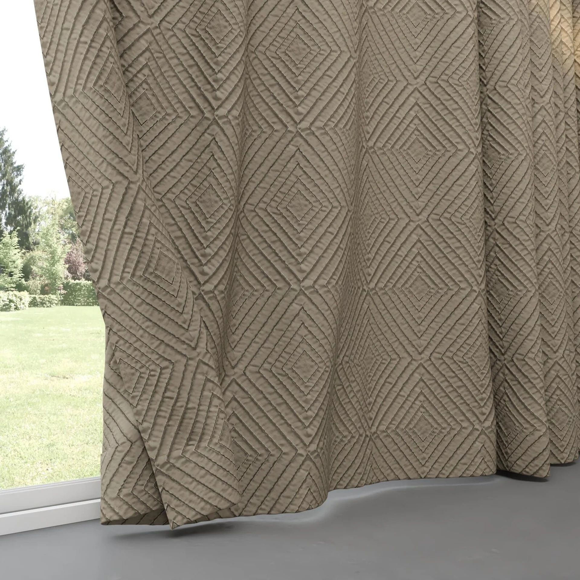 Bottom view of Intuition Slate, pinch pleat