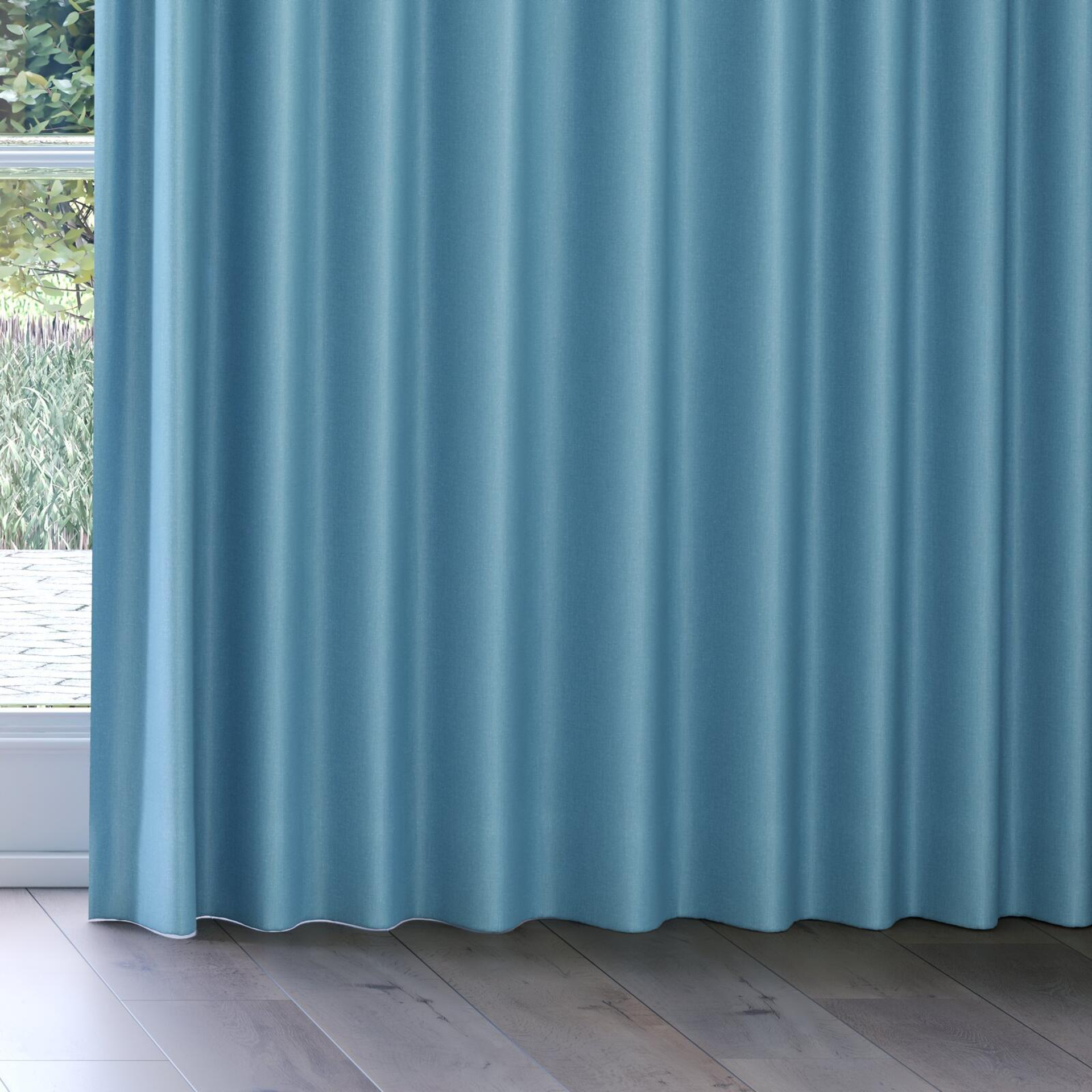 Bottom view of Kidglove Fontaine, on curtain rail