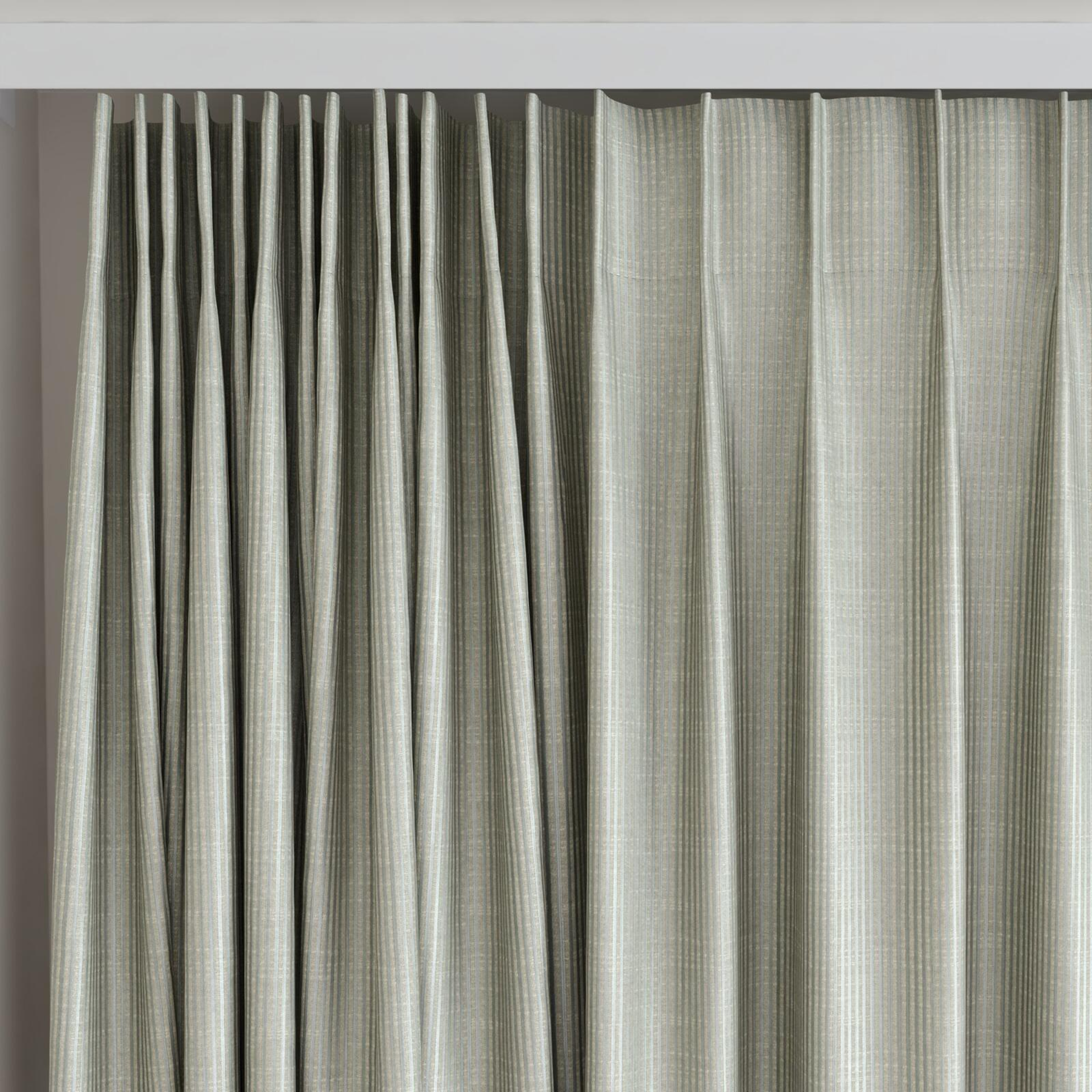 Top view of Leonardo Mineral, on curtain rail