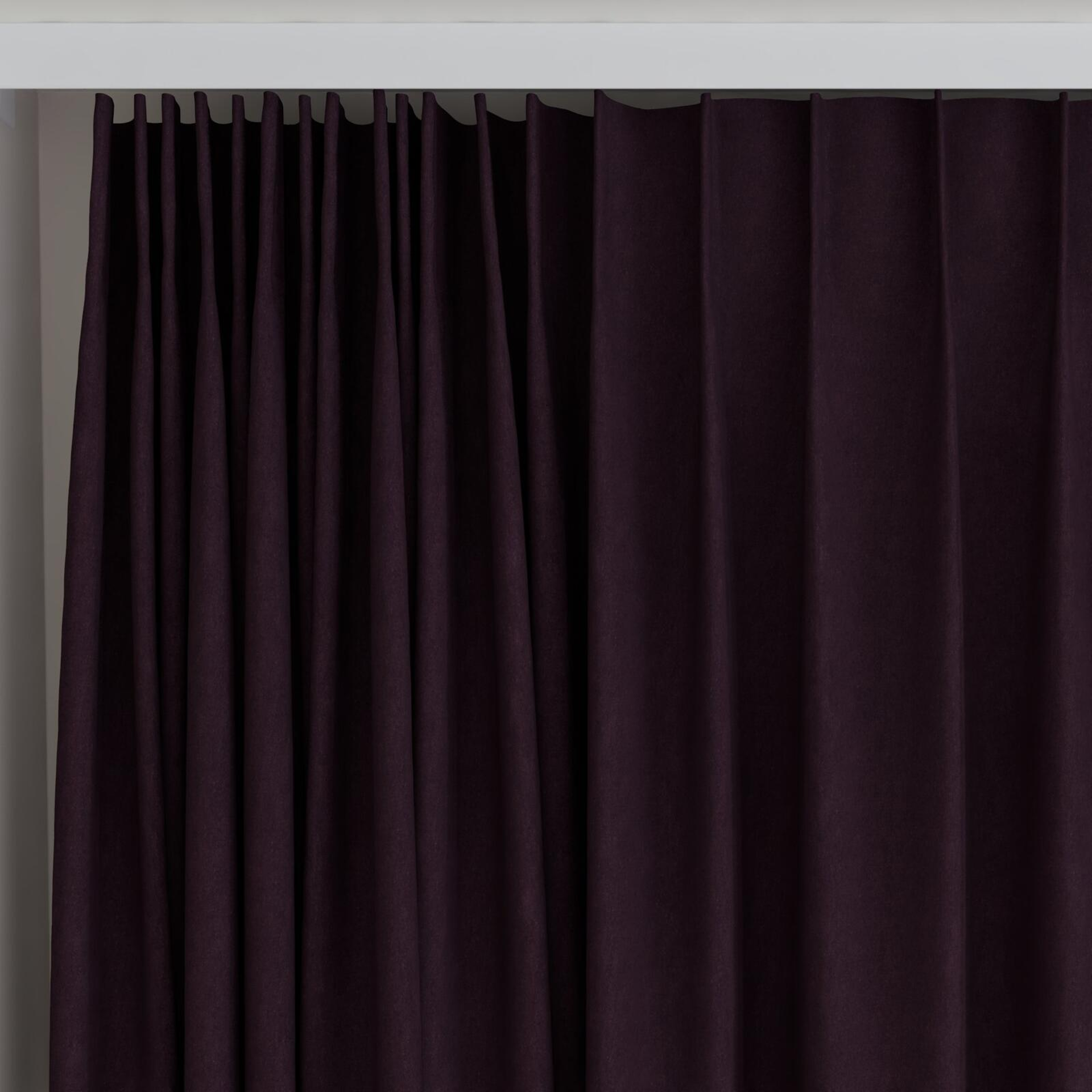 Top view of Lech Aubergine, on curtain rail