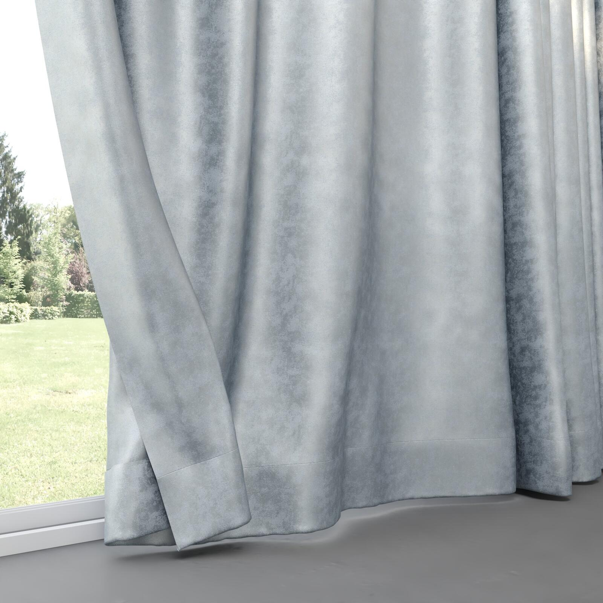 Bottom view of Fizz Dream, pinch pleat