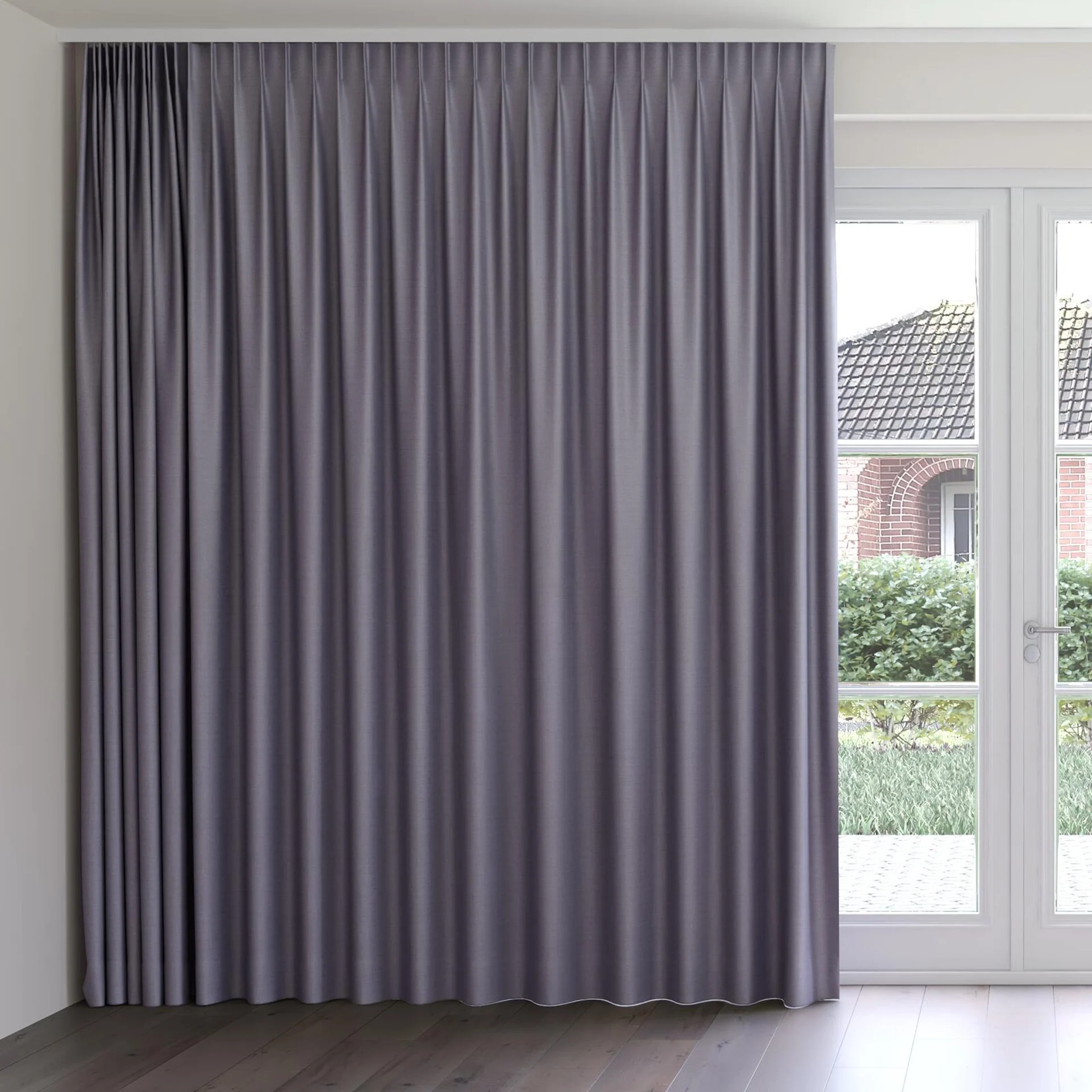 Front view of Linex Parma, on curtain rail