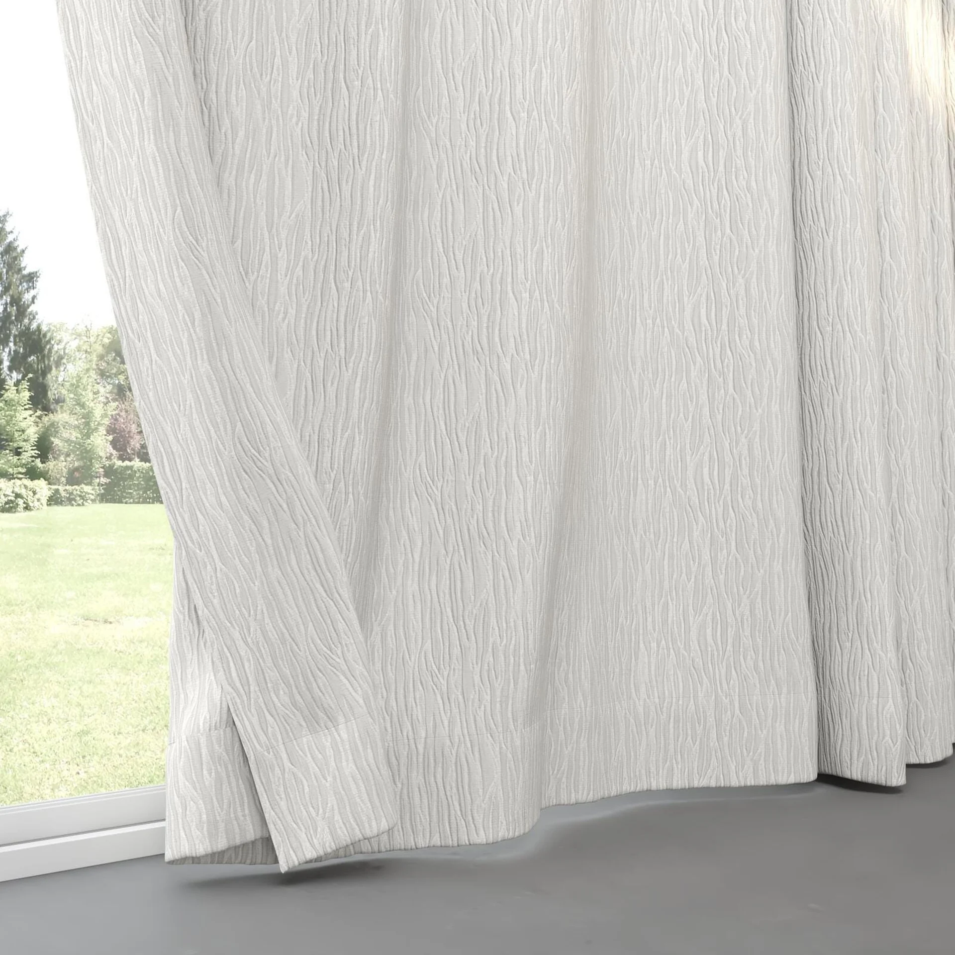 Bottom view of Sandrift Silver, pinch pleat