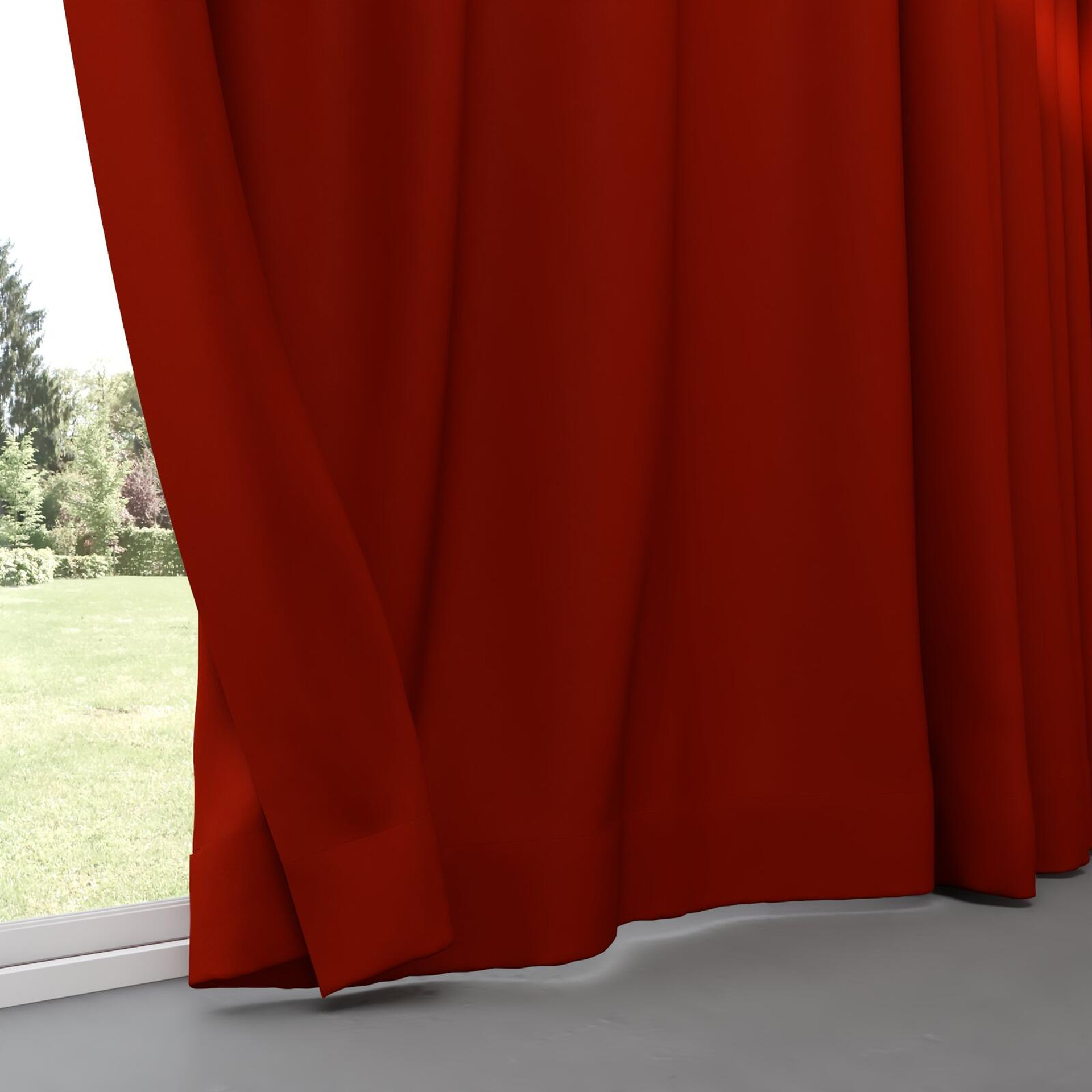 Bottom view of Vela Sierra, pinch pleat