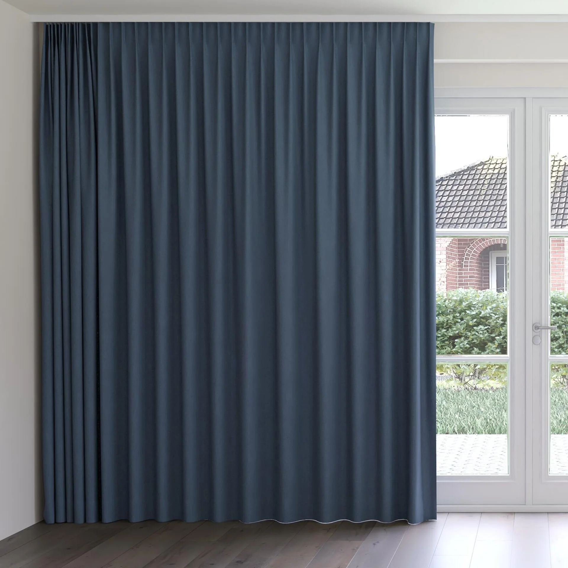 Front view of Northstar Captain, on curtain rail