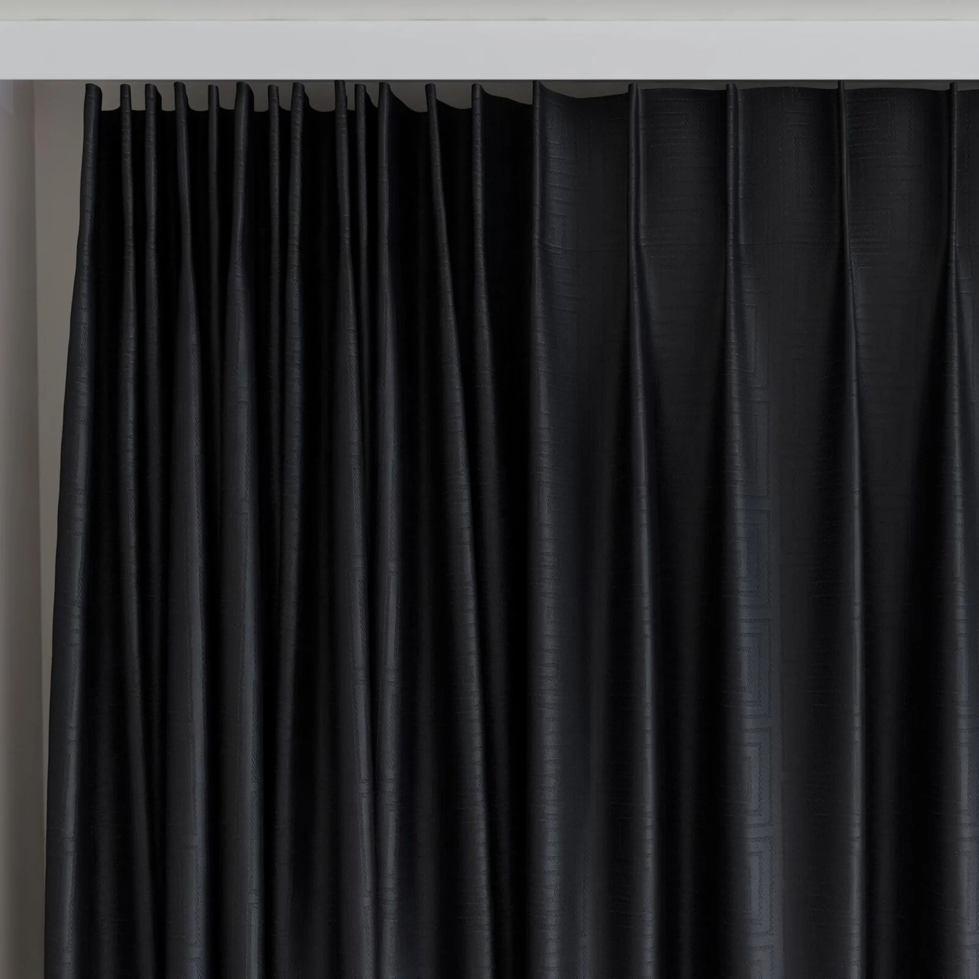 Top view of Remain Onyx, on curtain rail