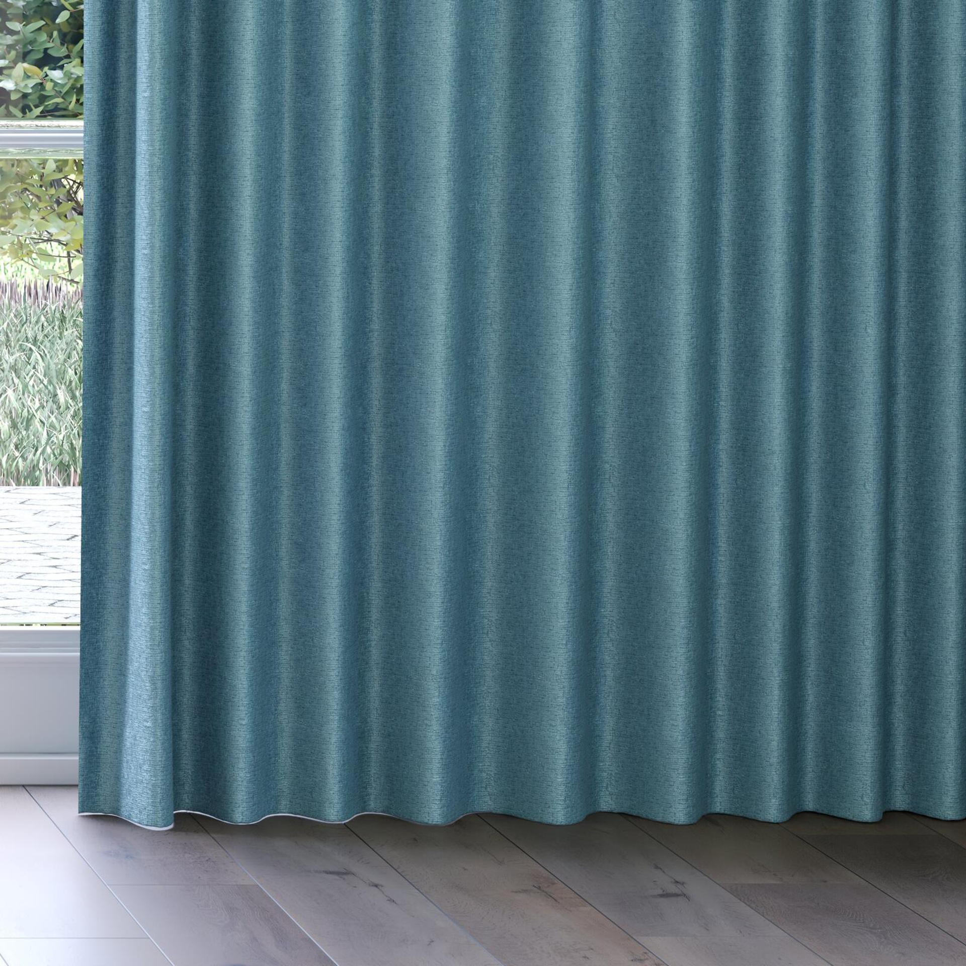 Bottom view of Monsieur Hydro, on curtain rail
