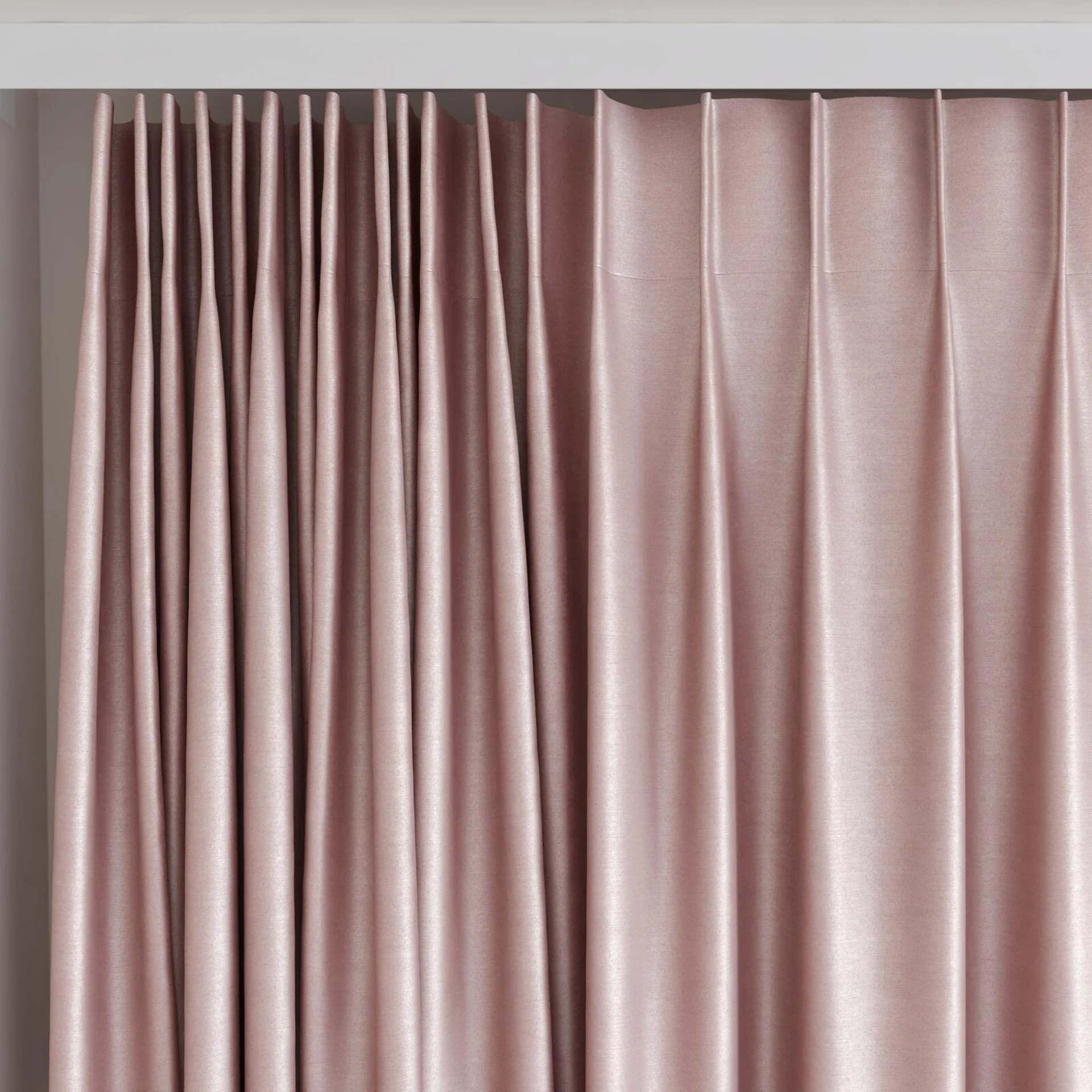 Top view of Mont Blanc Blossom, on curtain rail
