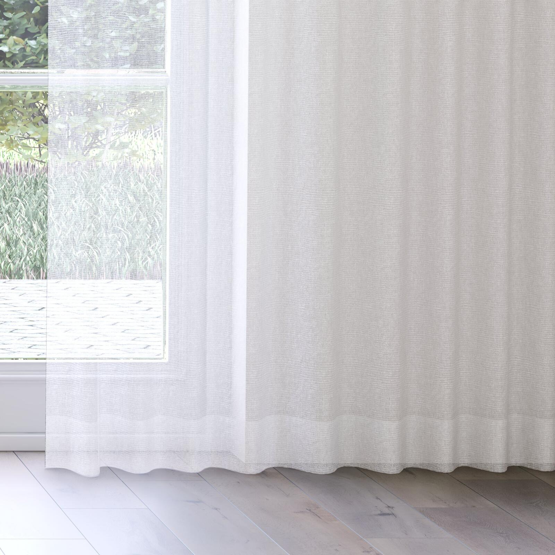 Bottom view of Kensho Pearl, on curtain rail