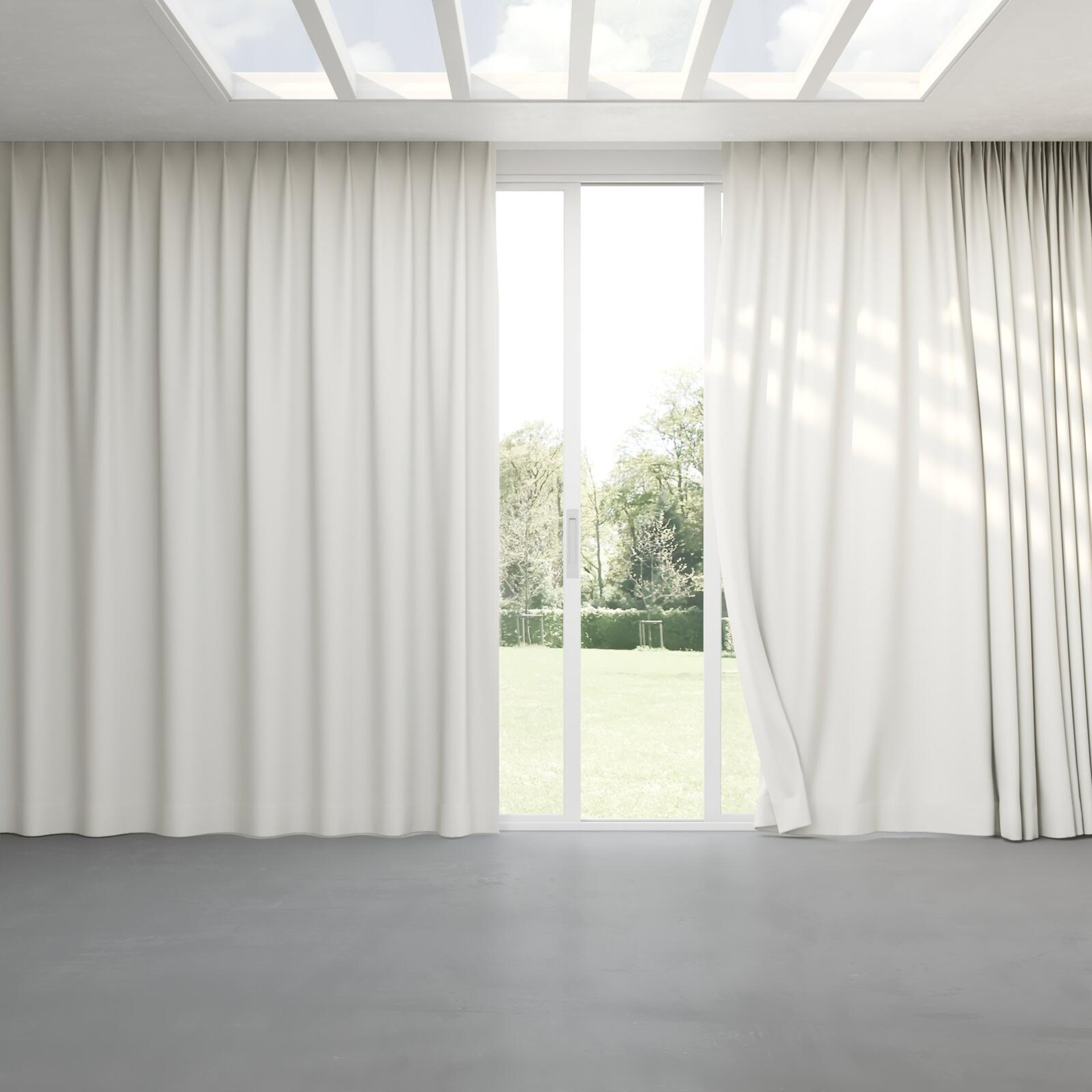 Full view of Blockbuster Pearl, pinch pleat
