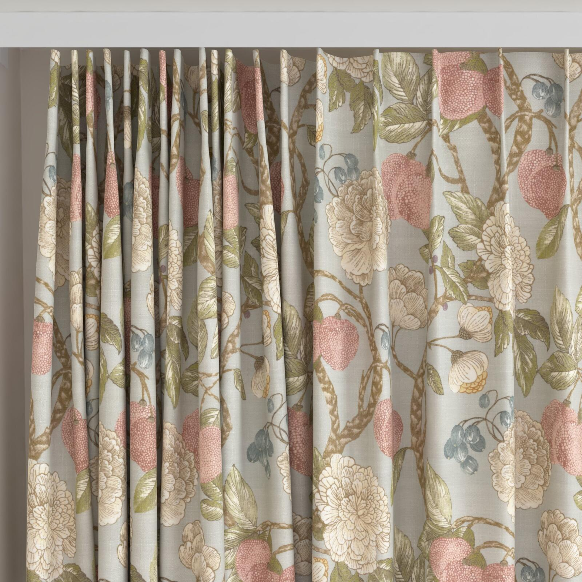 Top view of Valencia Spring, on curtain rail