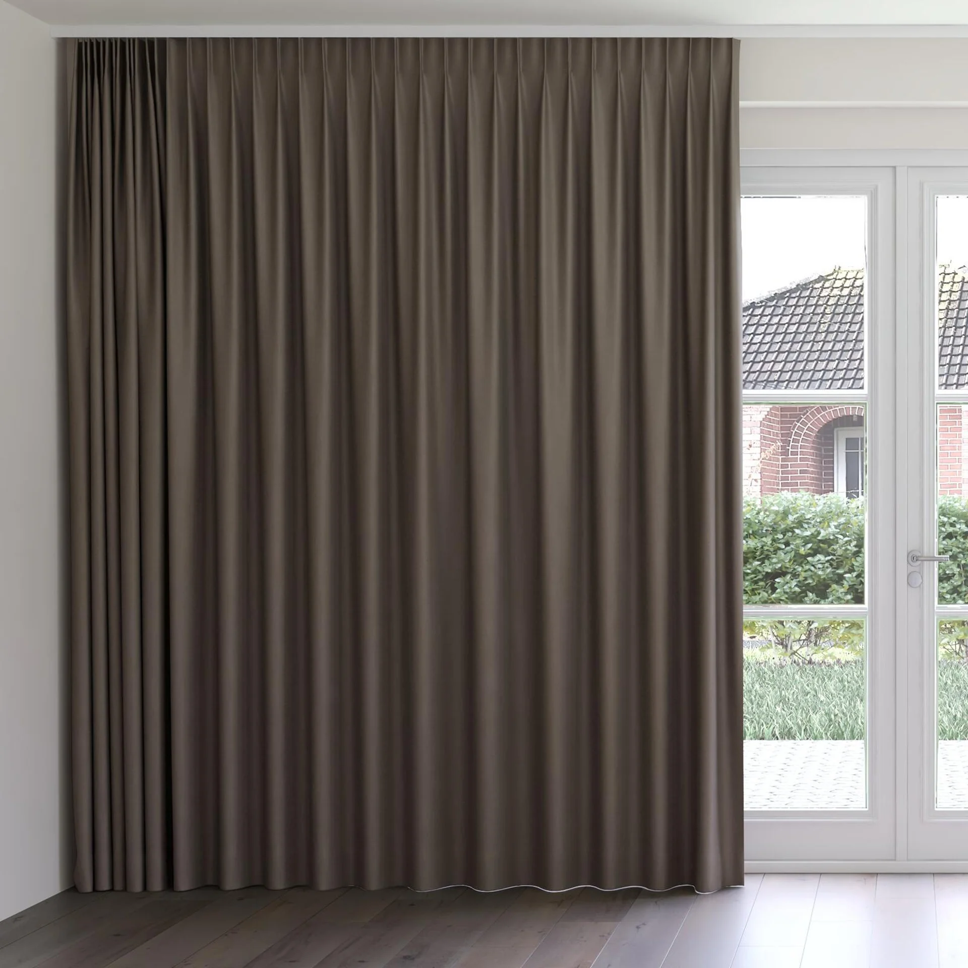 Front view of Kanvas Beaver, on curtain rail