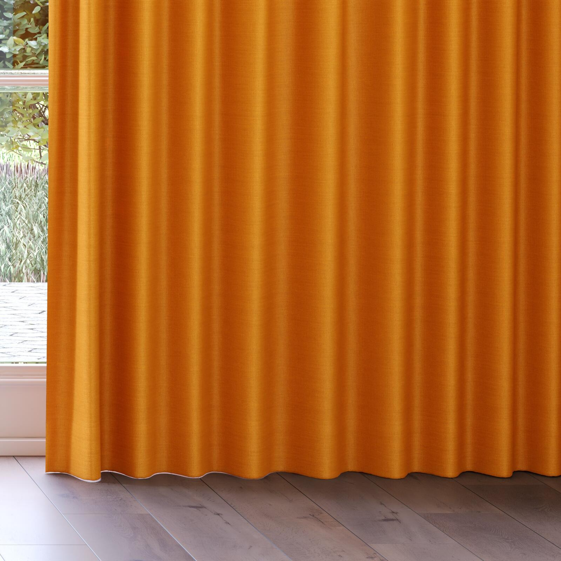 Bottom view of Linex Clementine, on curtain rail