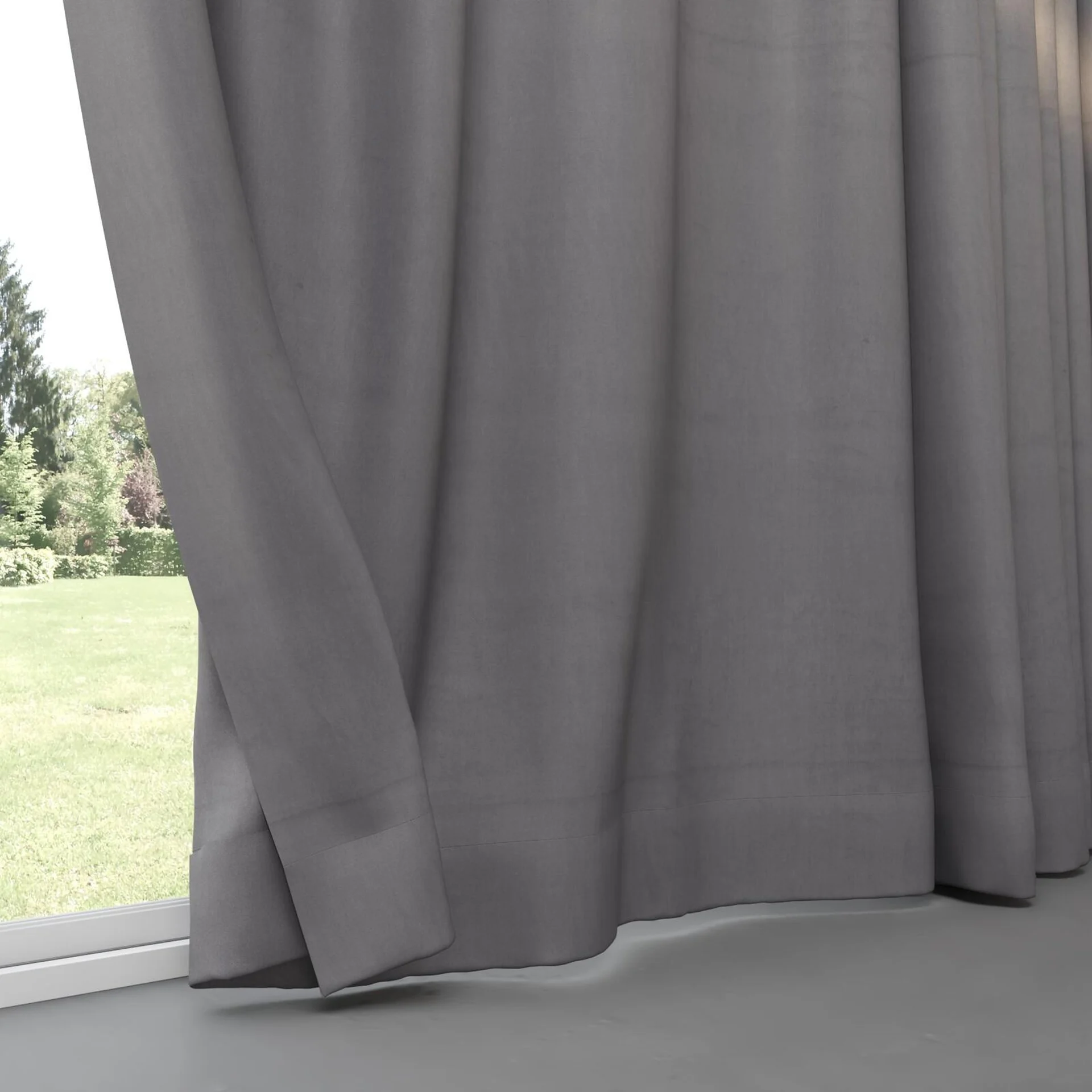 Bottom view of Warlock Aluminium, pinch pleat