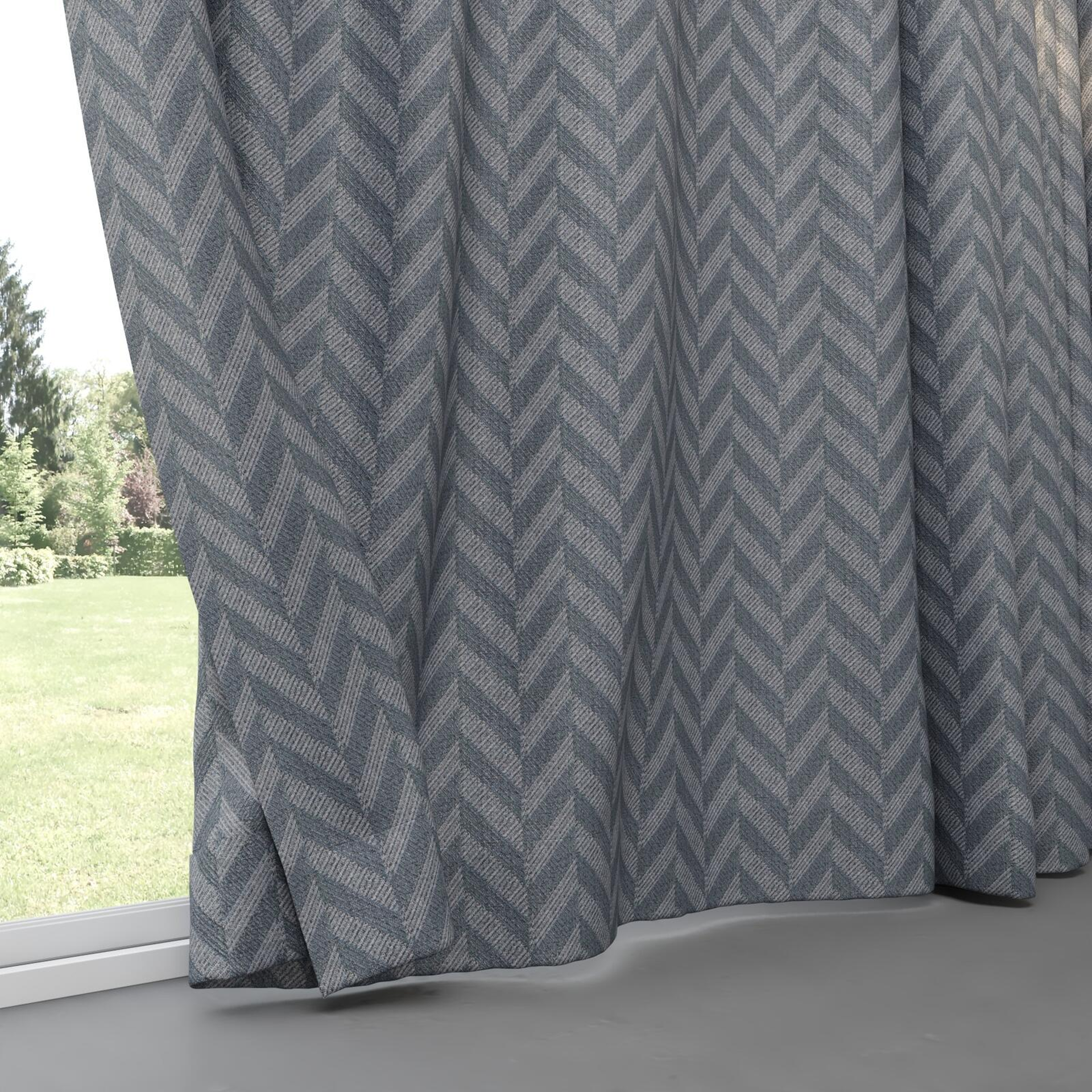 Bottom view of Lupine Storm, pinch pleat