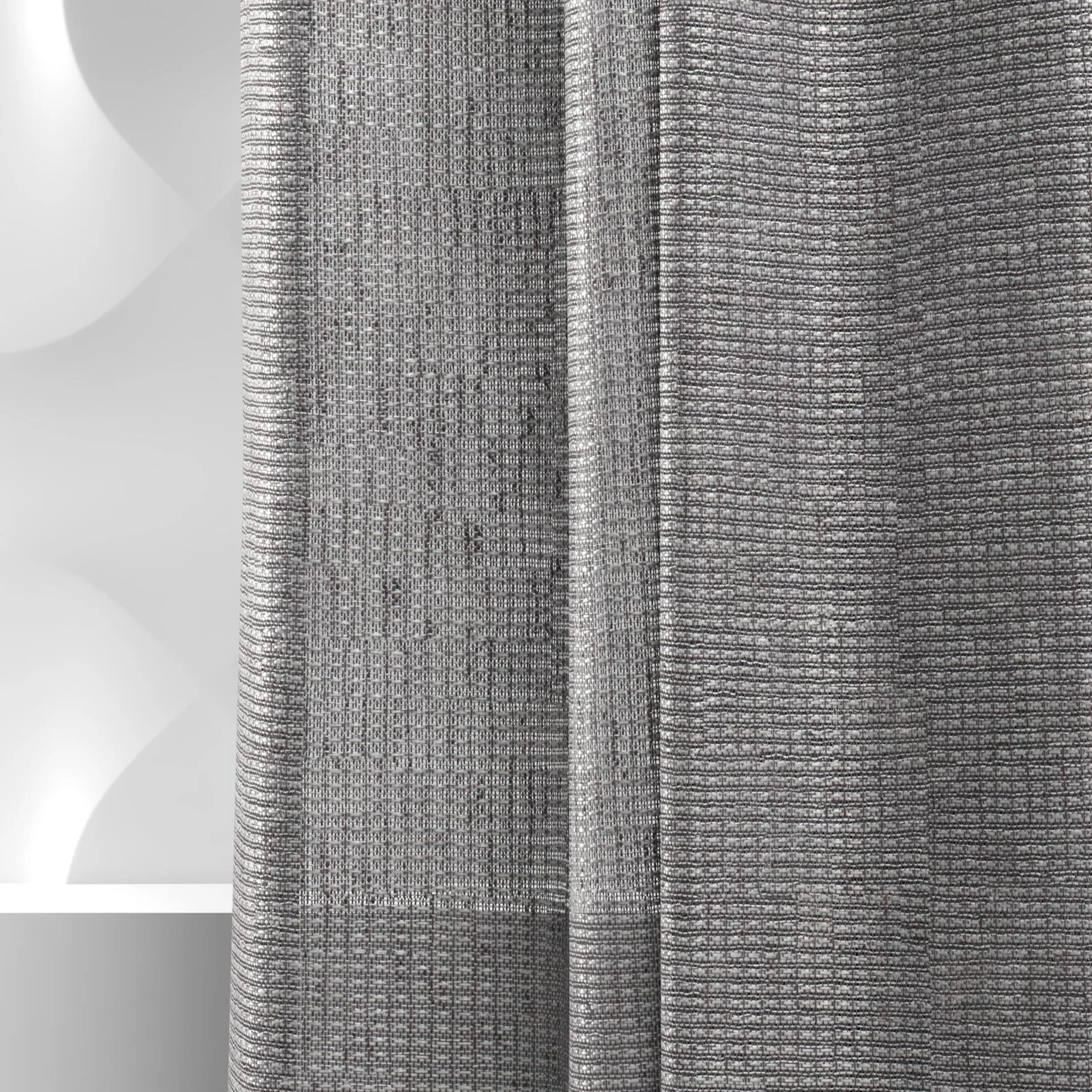 Detailed view of Flash Silver