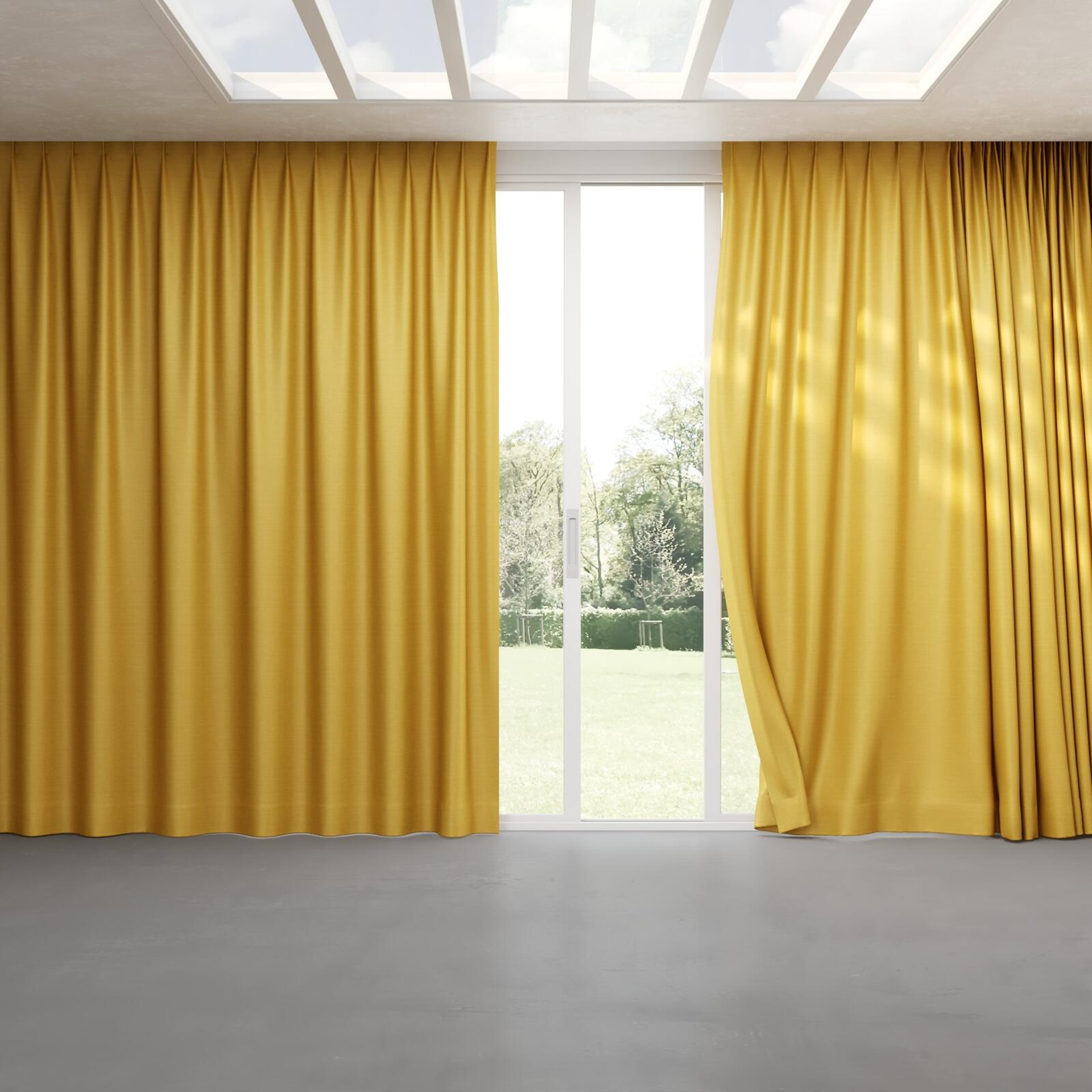 Full view of Silky Nugget, pinch pleat