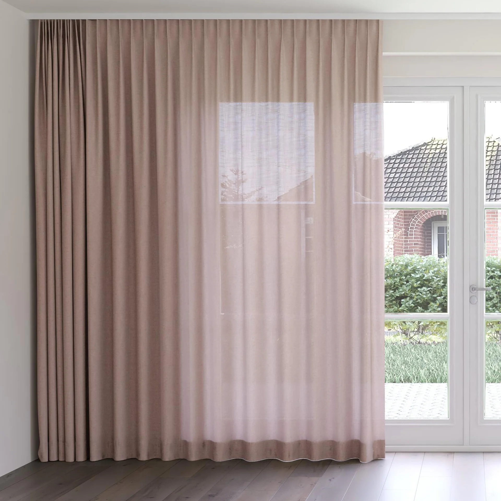 Front view of Envoy 2 Terra 320cm, on curtain rail