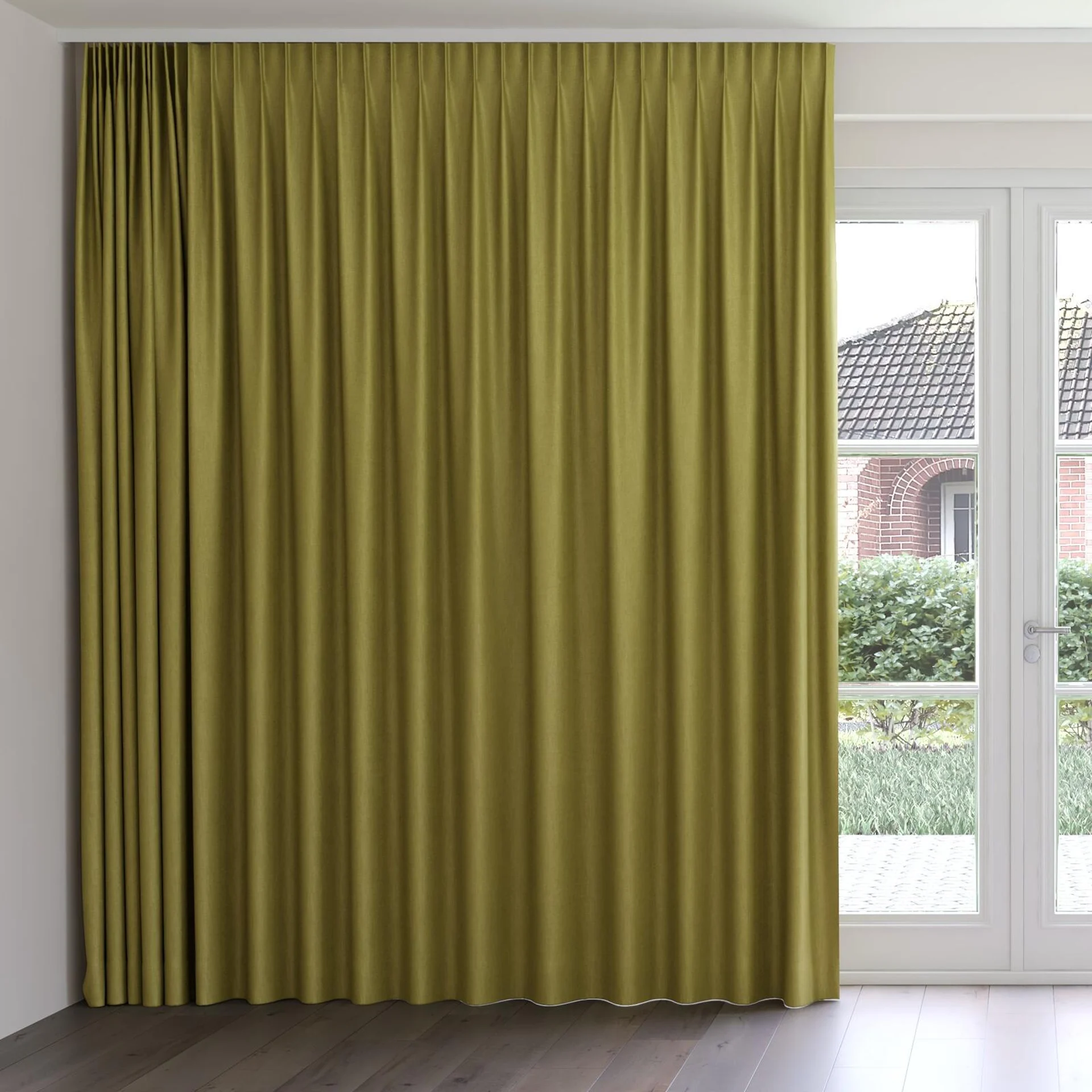 Front view of Bronco Moss, on curtain rail