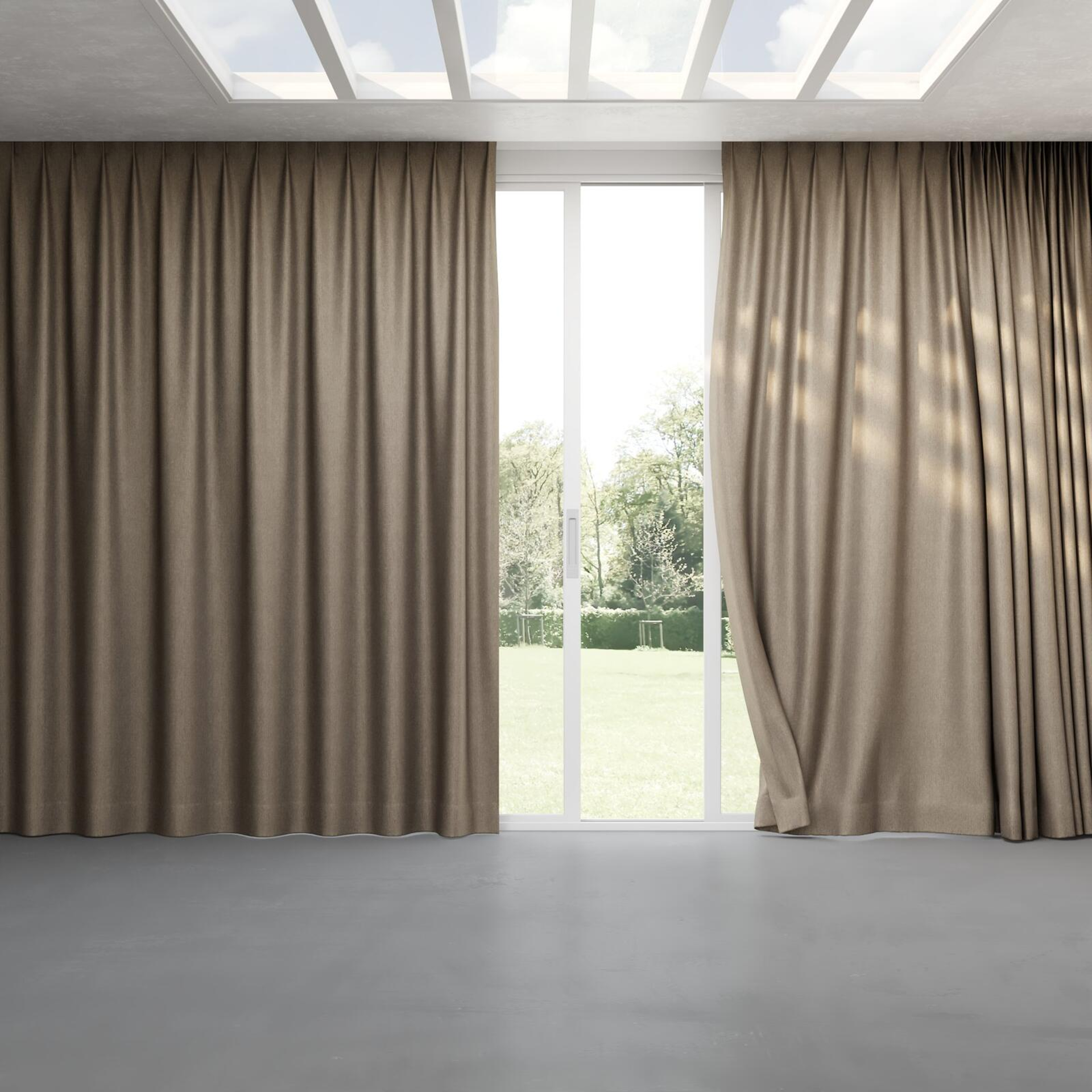 Full view of Fiji Funghi, pinch pleat