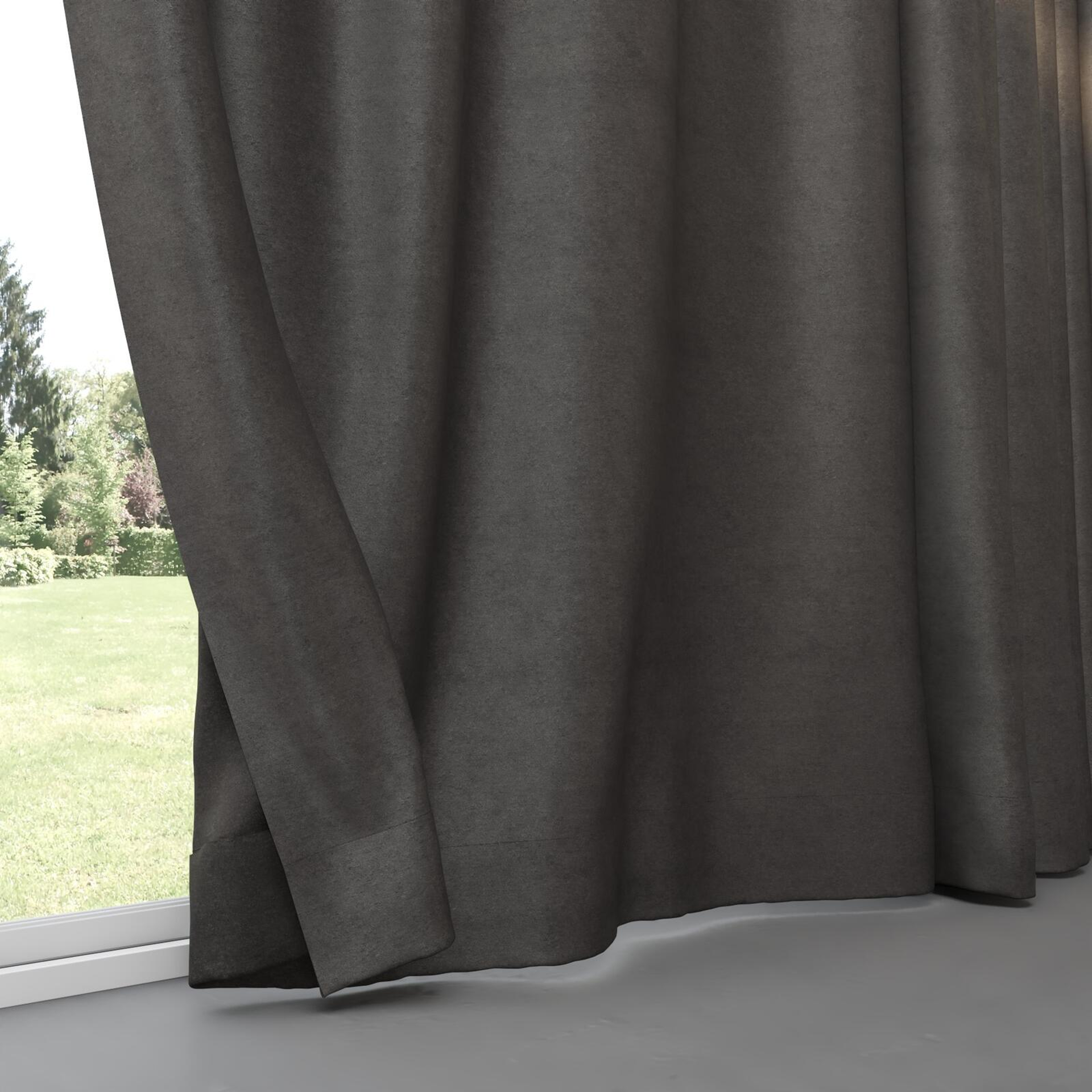 Bottom view of Baron Pewter, pinch pleat