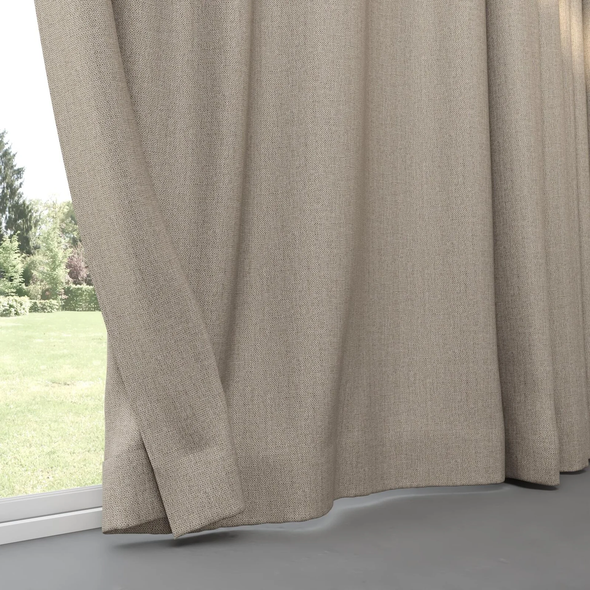 Bottom view of Latin Aluminium, pinch pleat