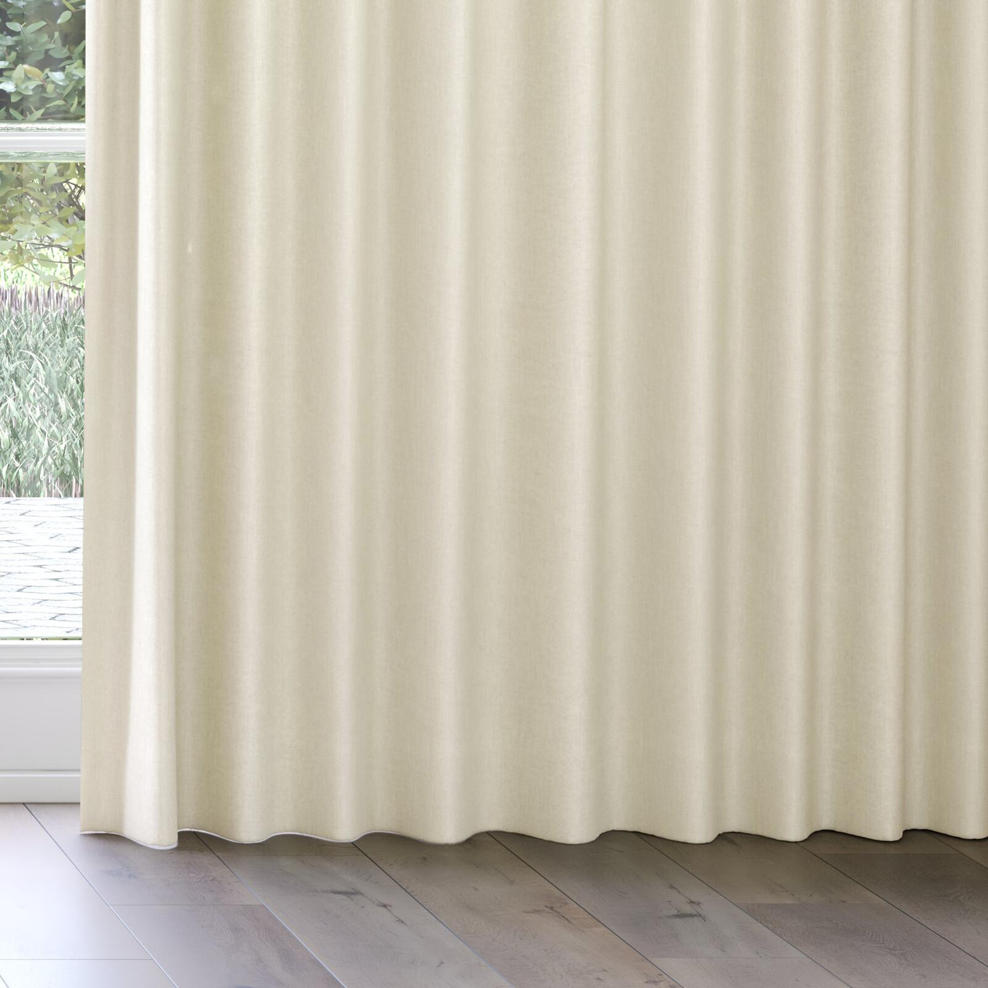 Bottom view of Bronco Marble, on curtain rail