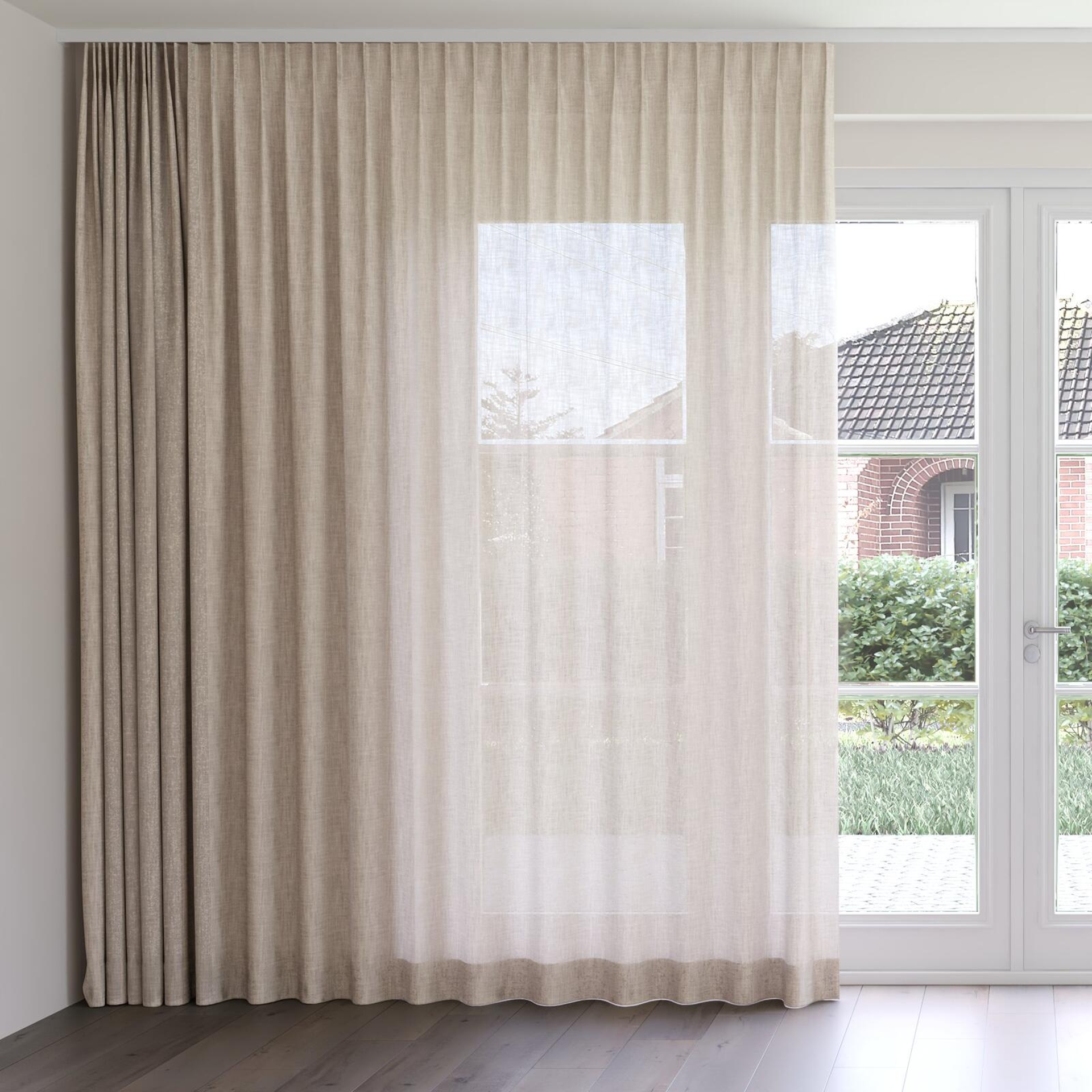 Front view of Motion Papyrus, on curtain rail