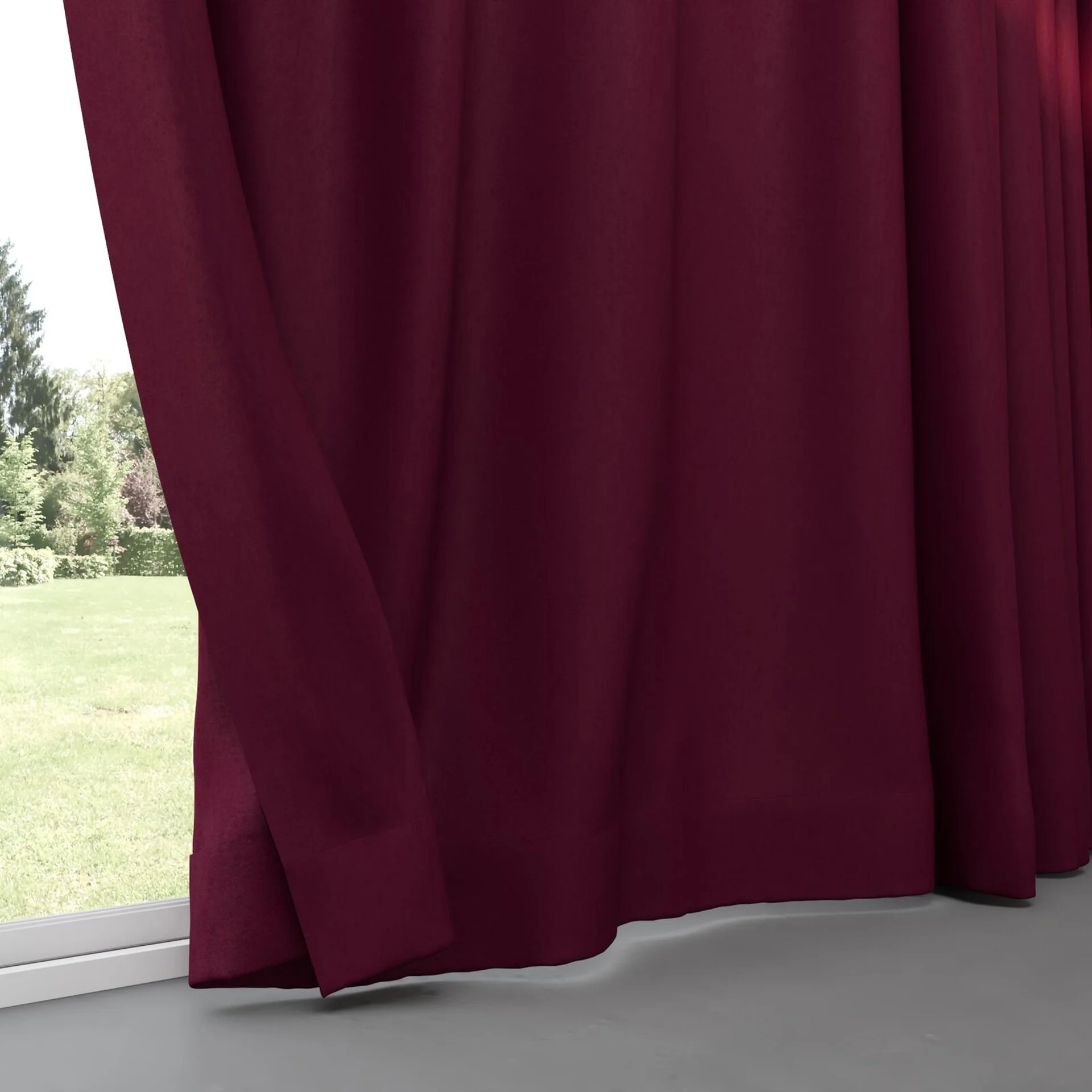 Bottom view of Luxo Vino, pinch pleat