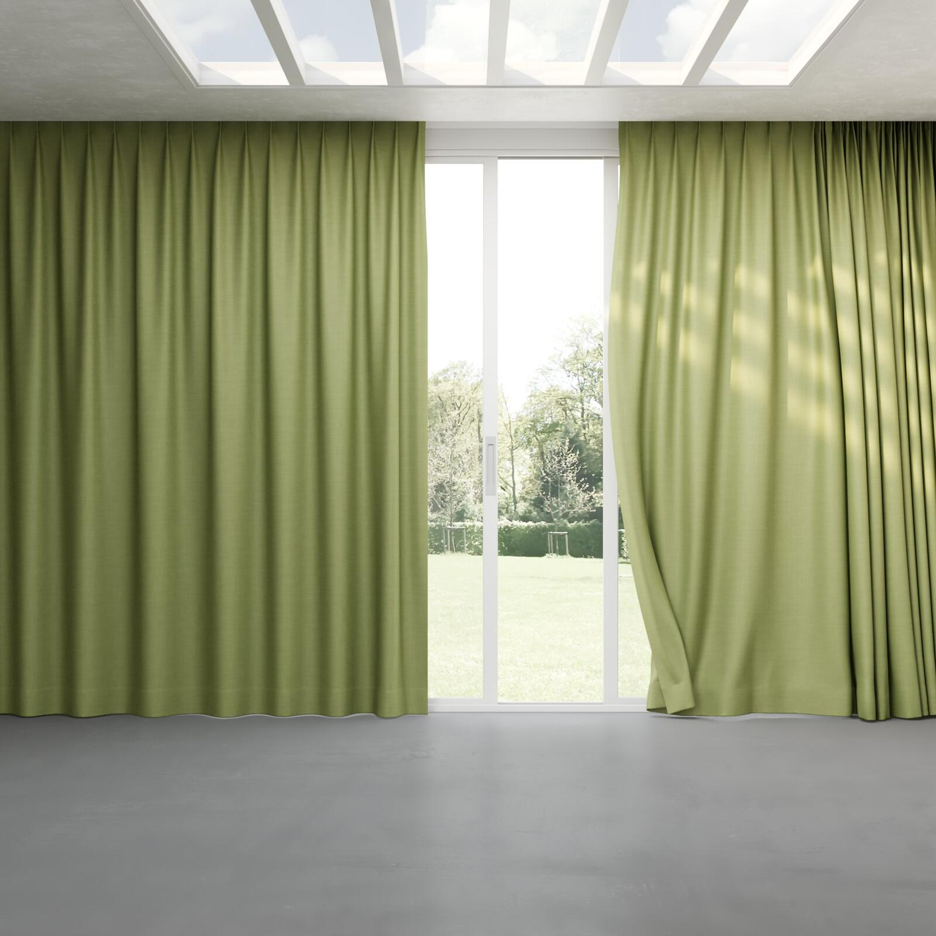 Full view of Keystone Grass, pinch pleat