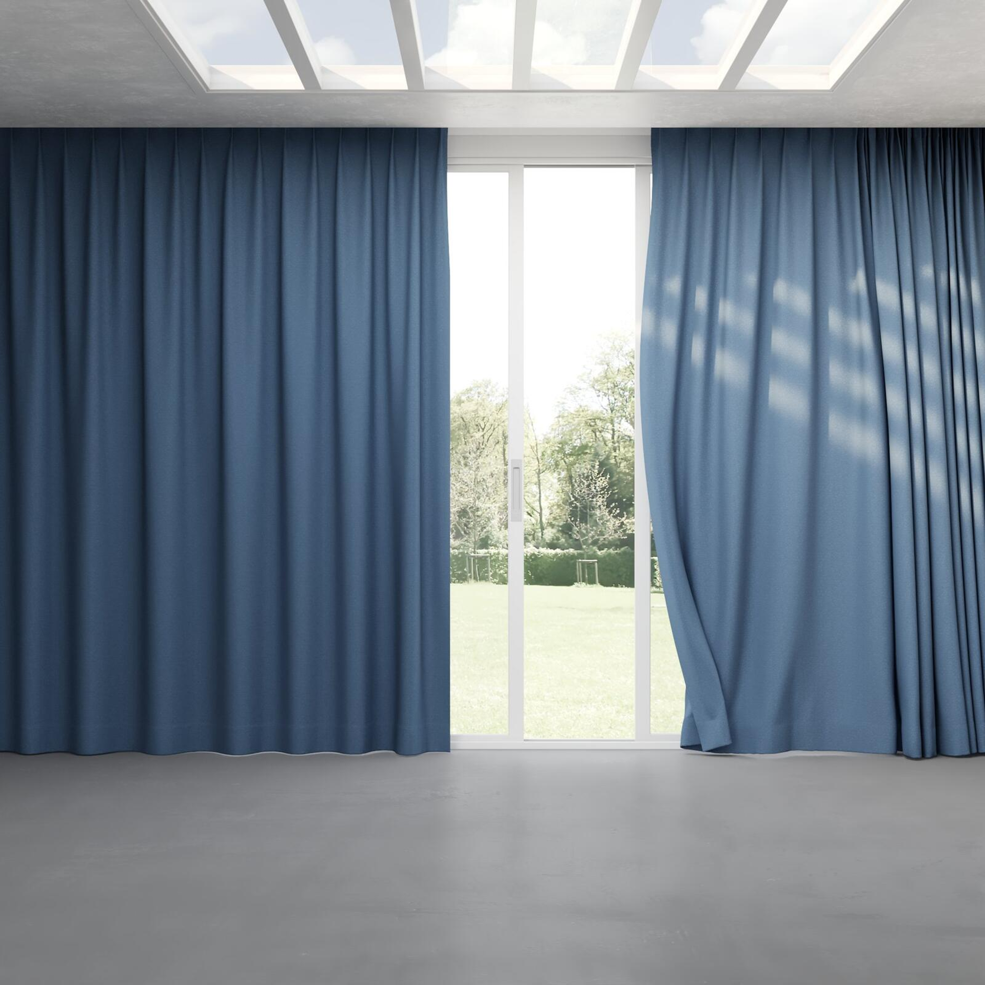 Full view of Coverlet Ocean, pinch pleat