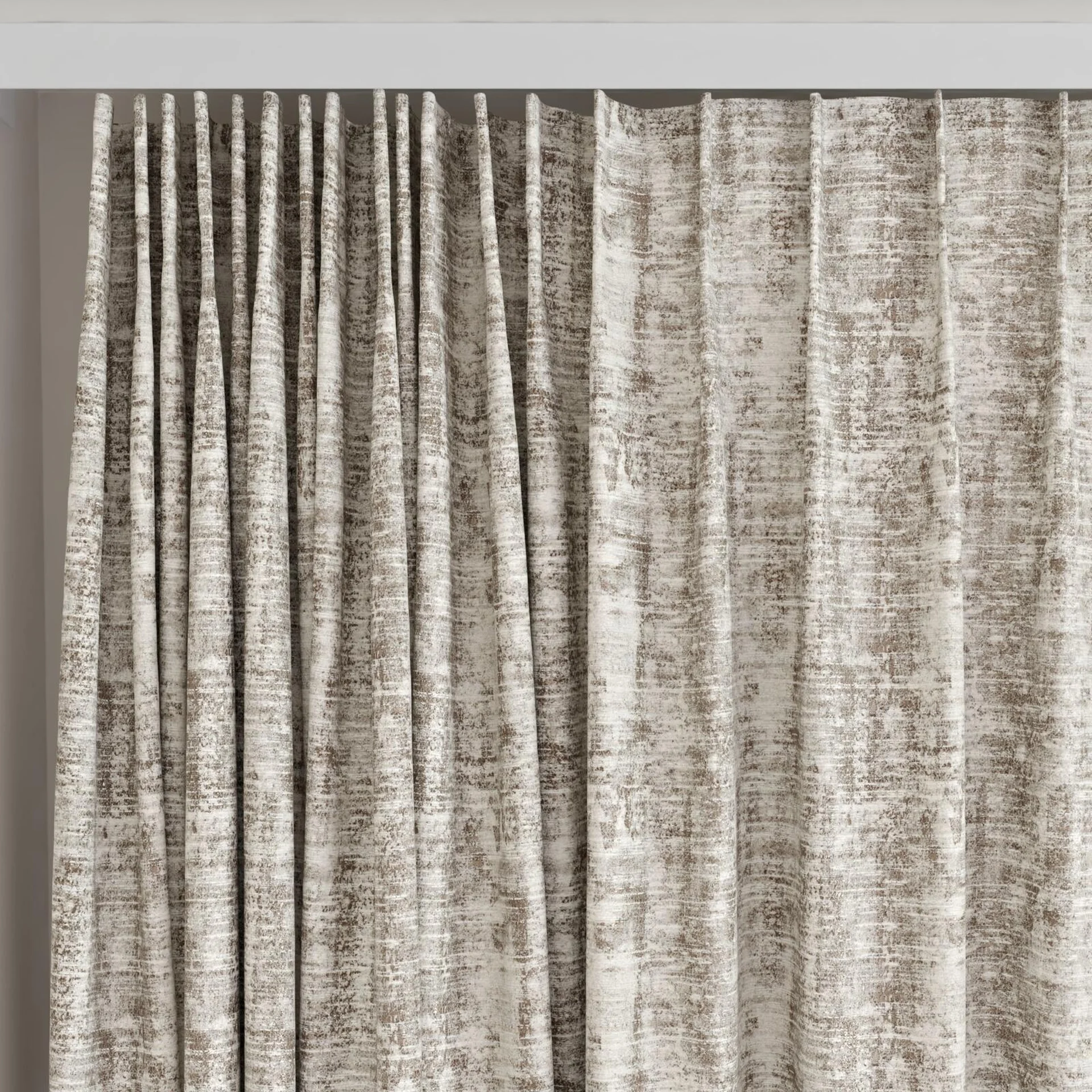 Top view of Member Fresco, on curtain rail