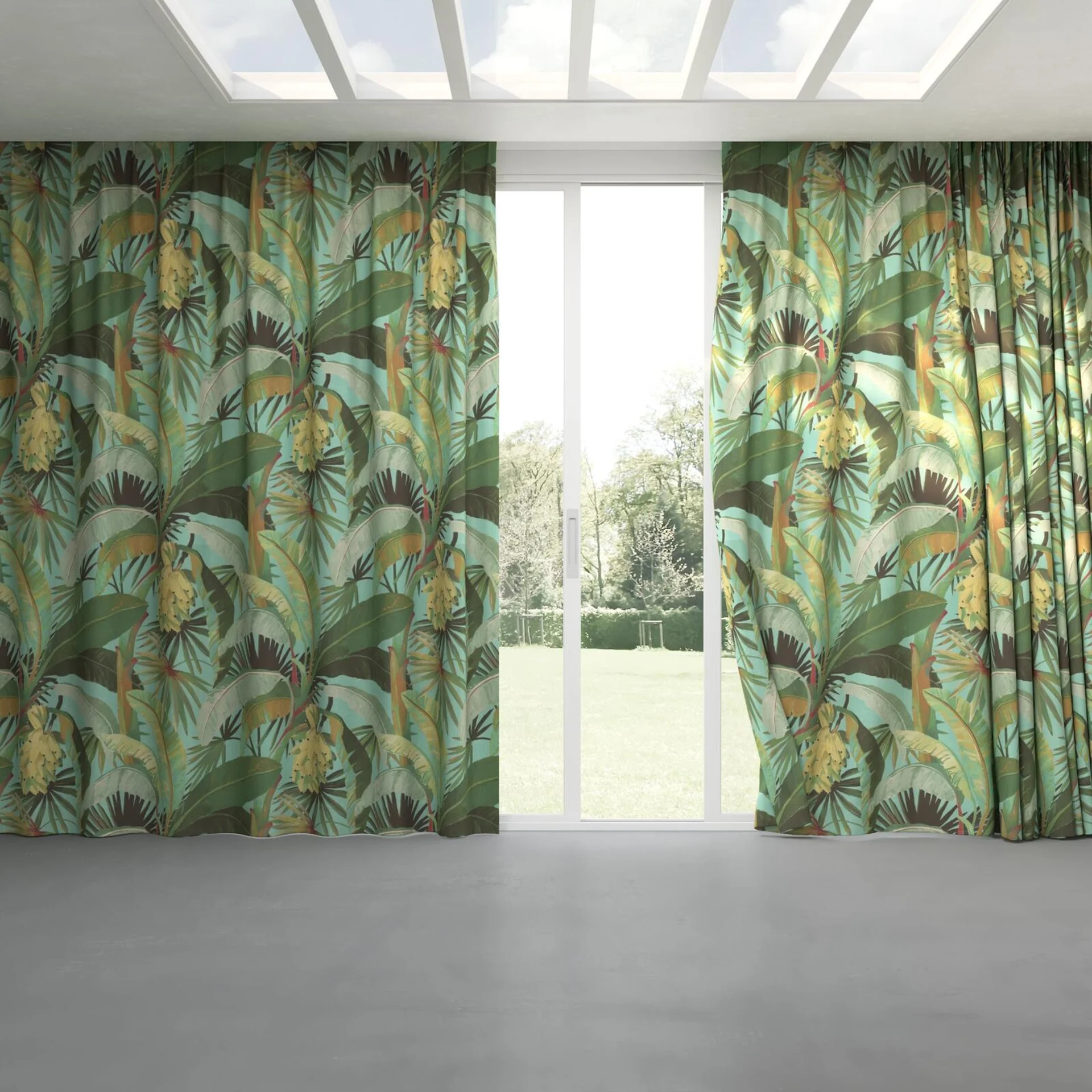Full view of La Palma Aqua, pinch pleat