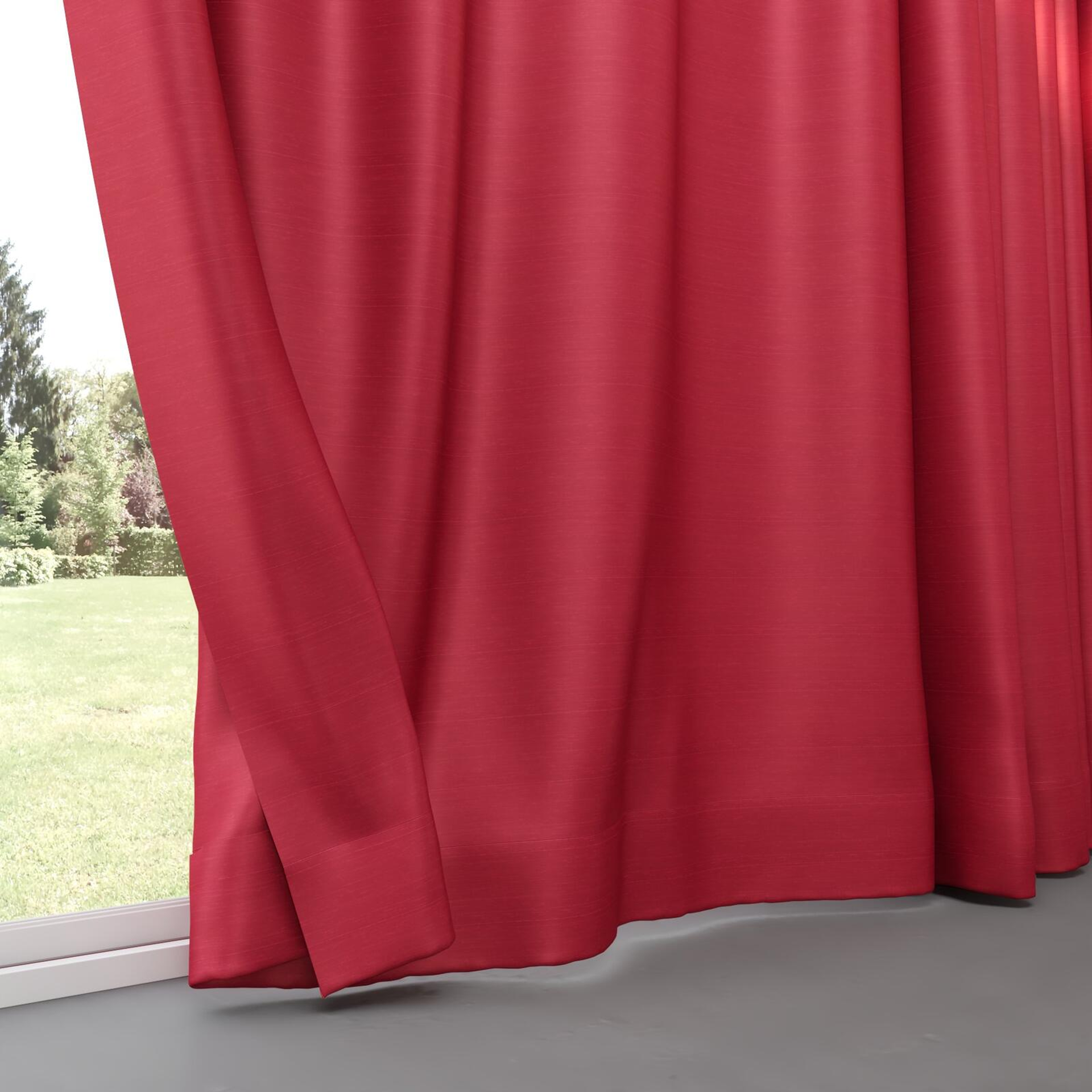 Bottom view of Silky Calypso, pinch pleat