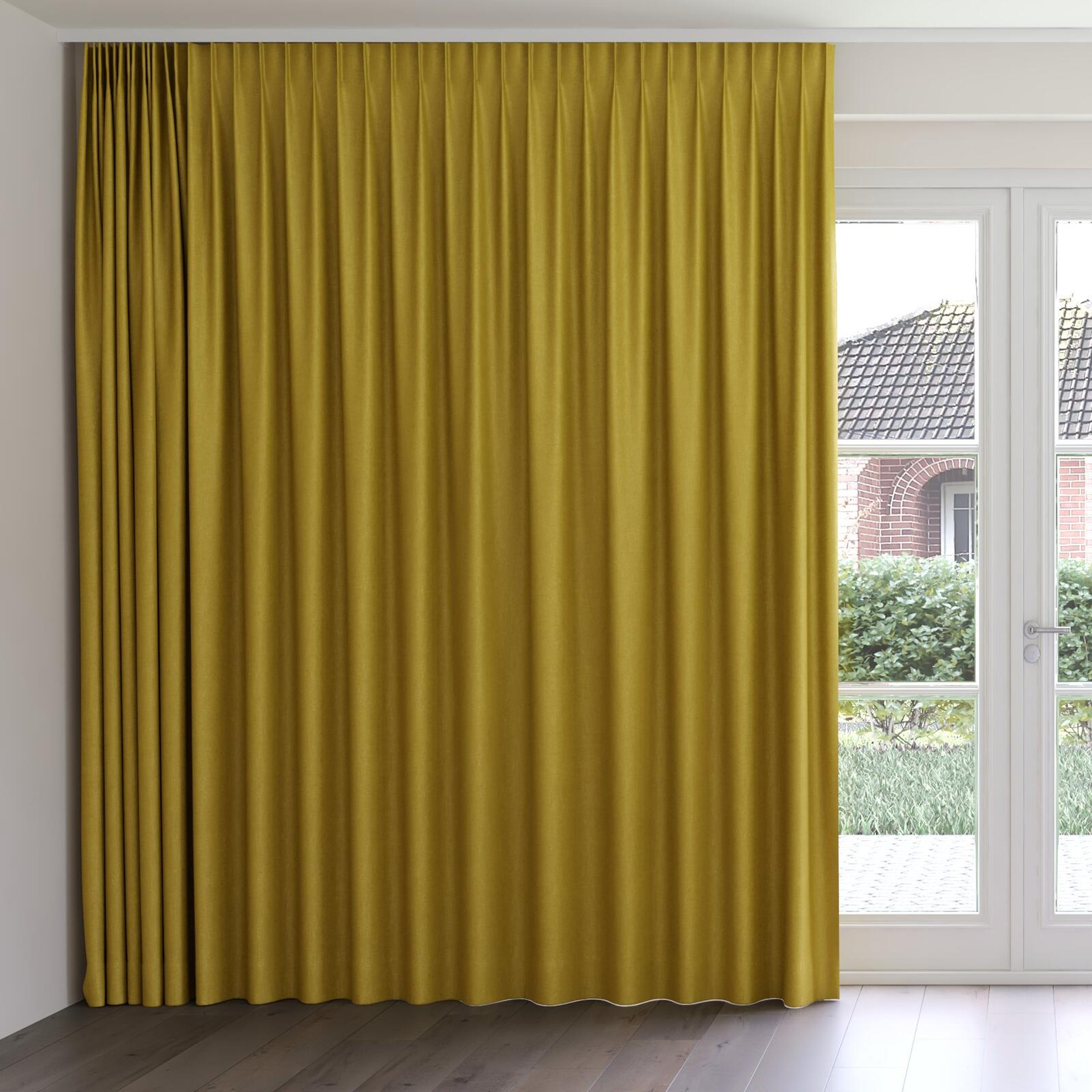 Front view of Bronco Pear, on curtain rail