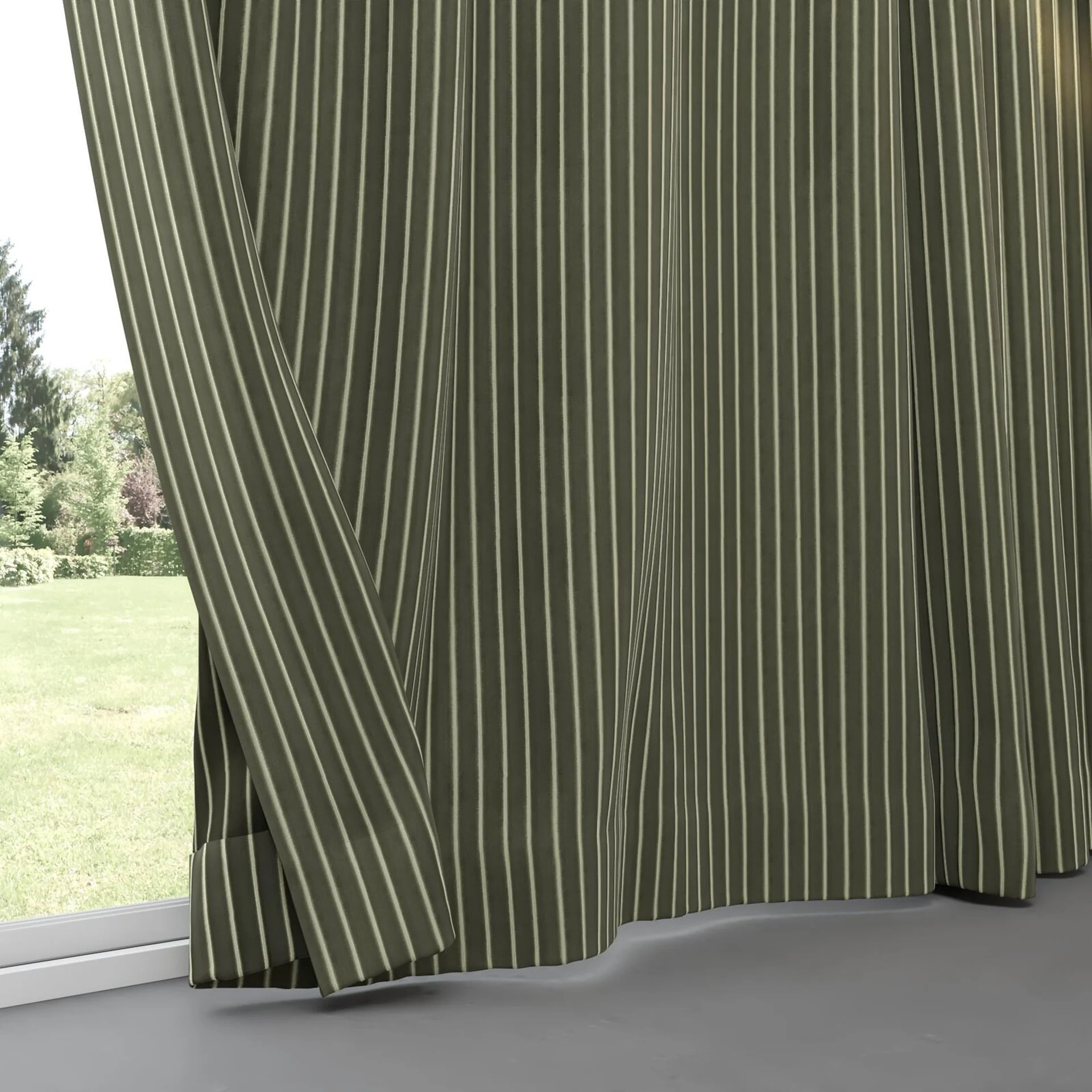 Bottom view of Cordial Hunter, pinch pleat