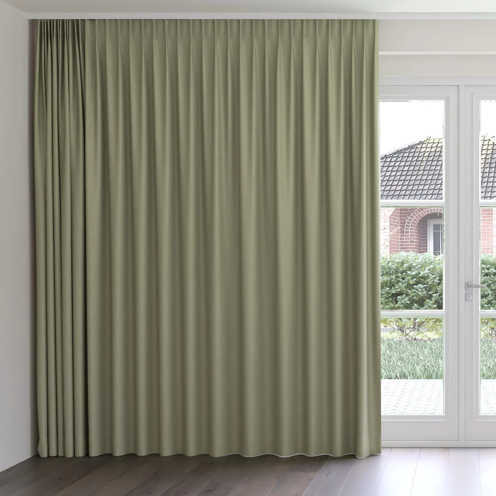 Front view of Excel Sage, on curtain rail